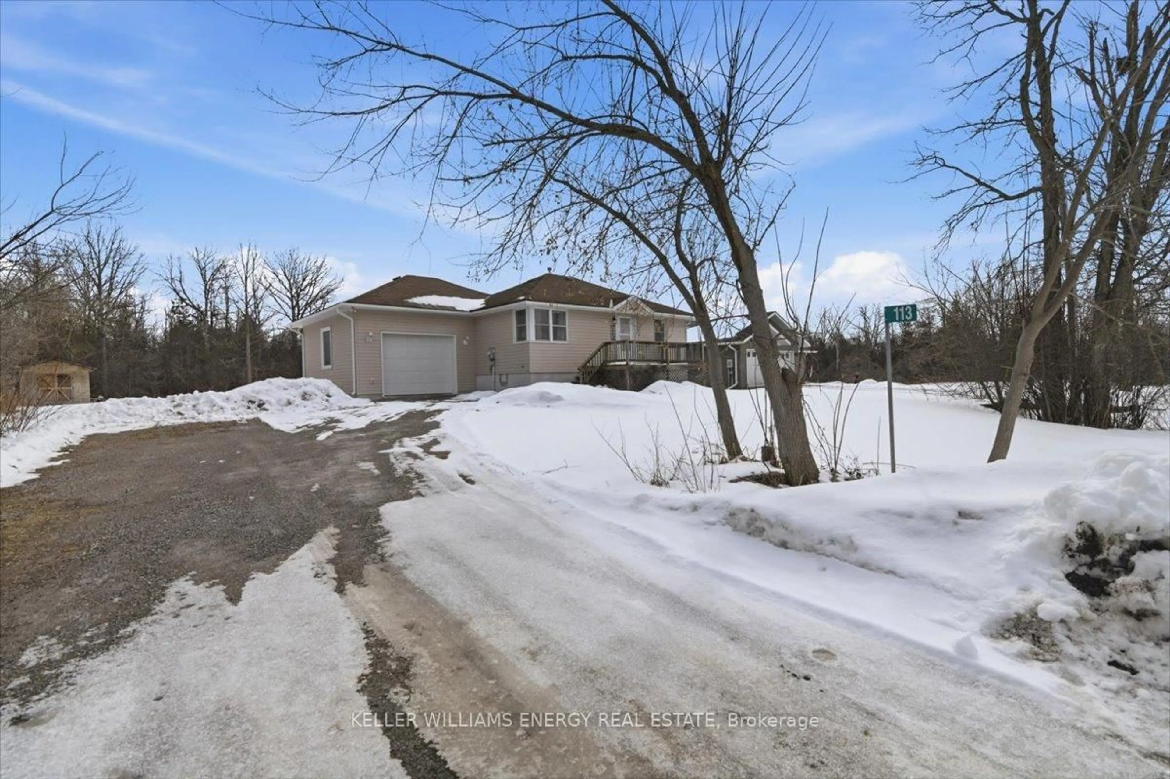 A pic from outside/outdoor area/front of a property/back of a property/a pic from drone, street for 113 West St, Kawartha Lakes Ontario K0M 1A0