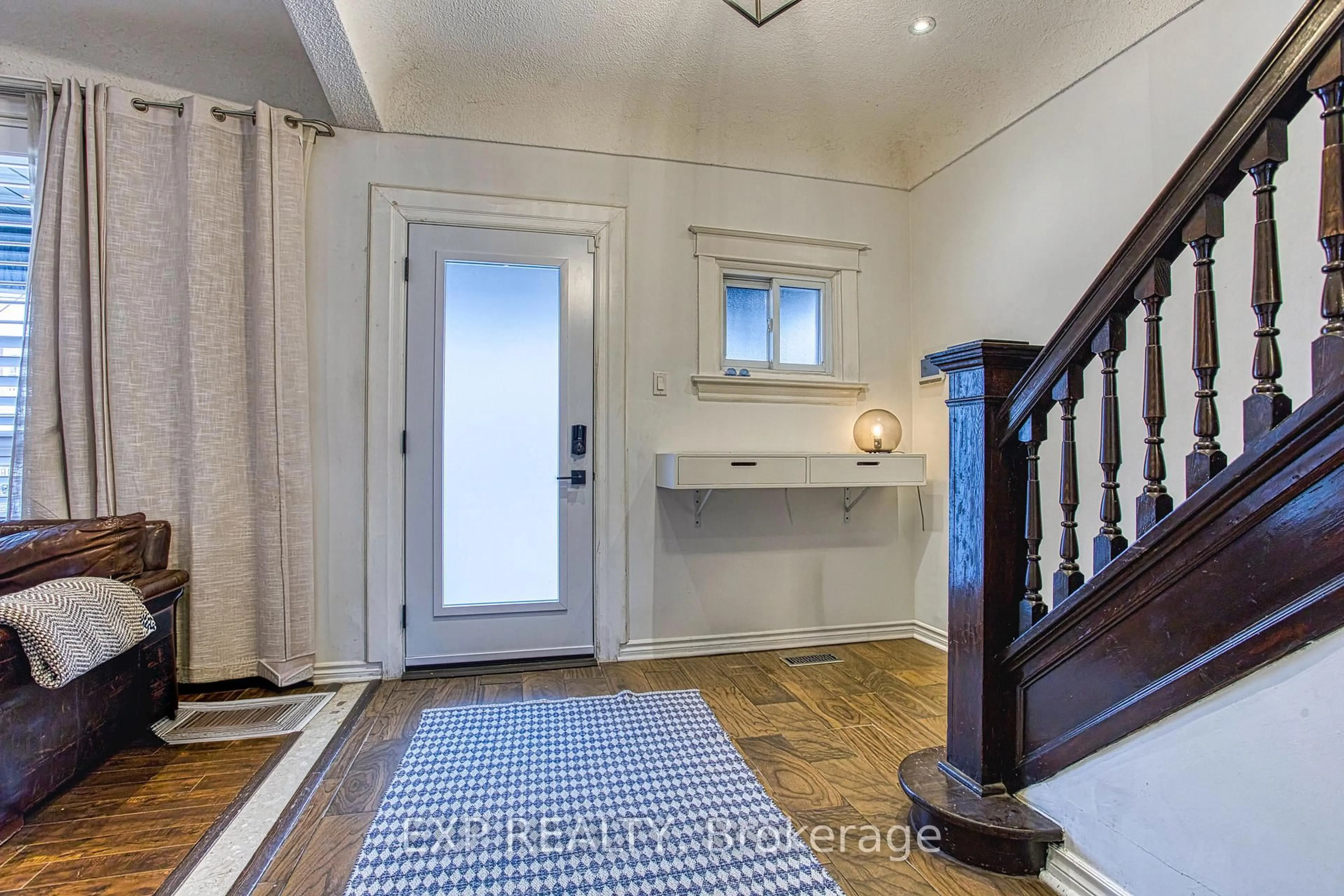 Indoor entryway for 20 Senator Ave, Hamilton Ontario L8L 1Z4