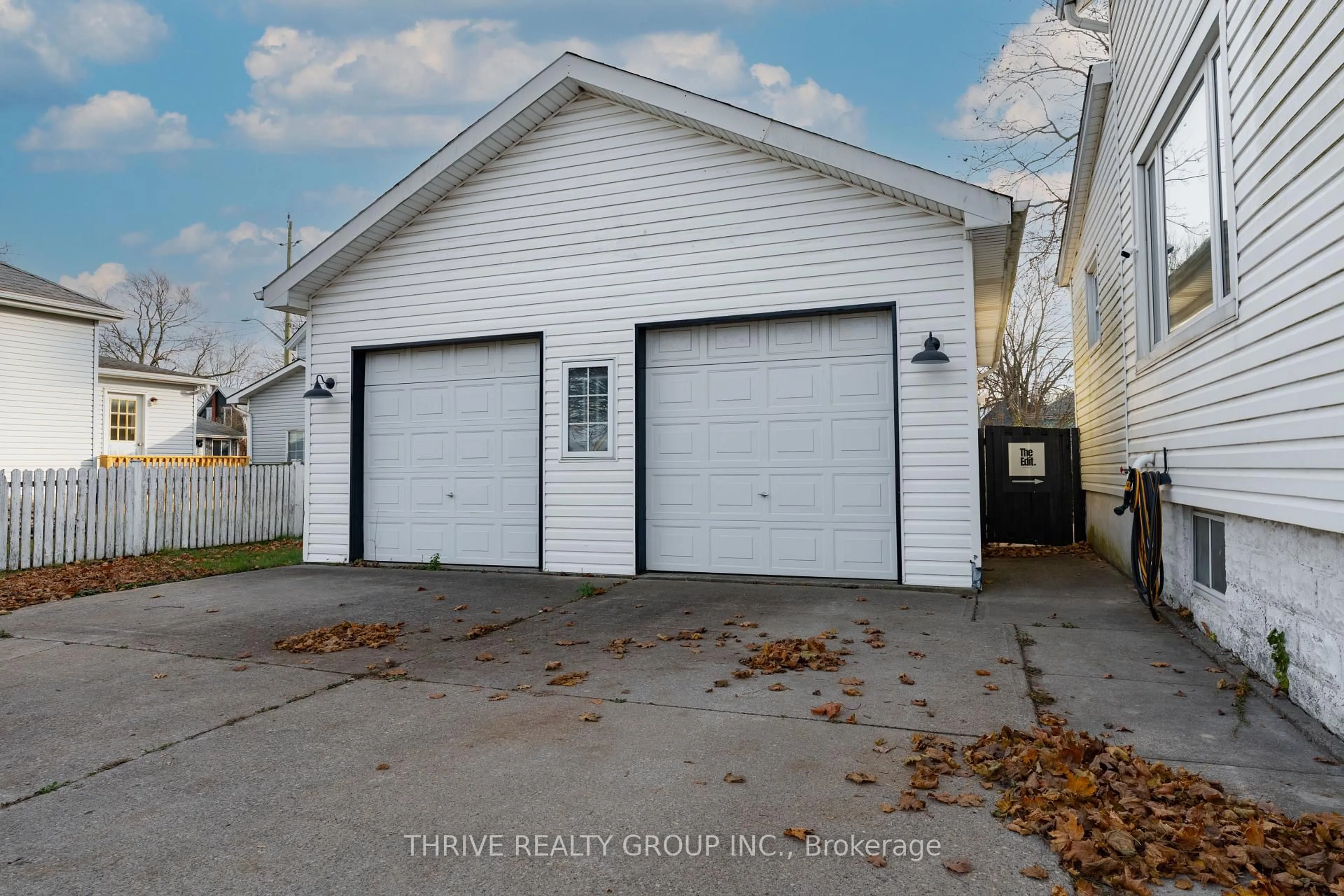 Indoor garage for 204 Wellington St, St. Thomas Ontario N5R 2S4