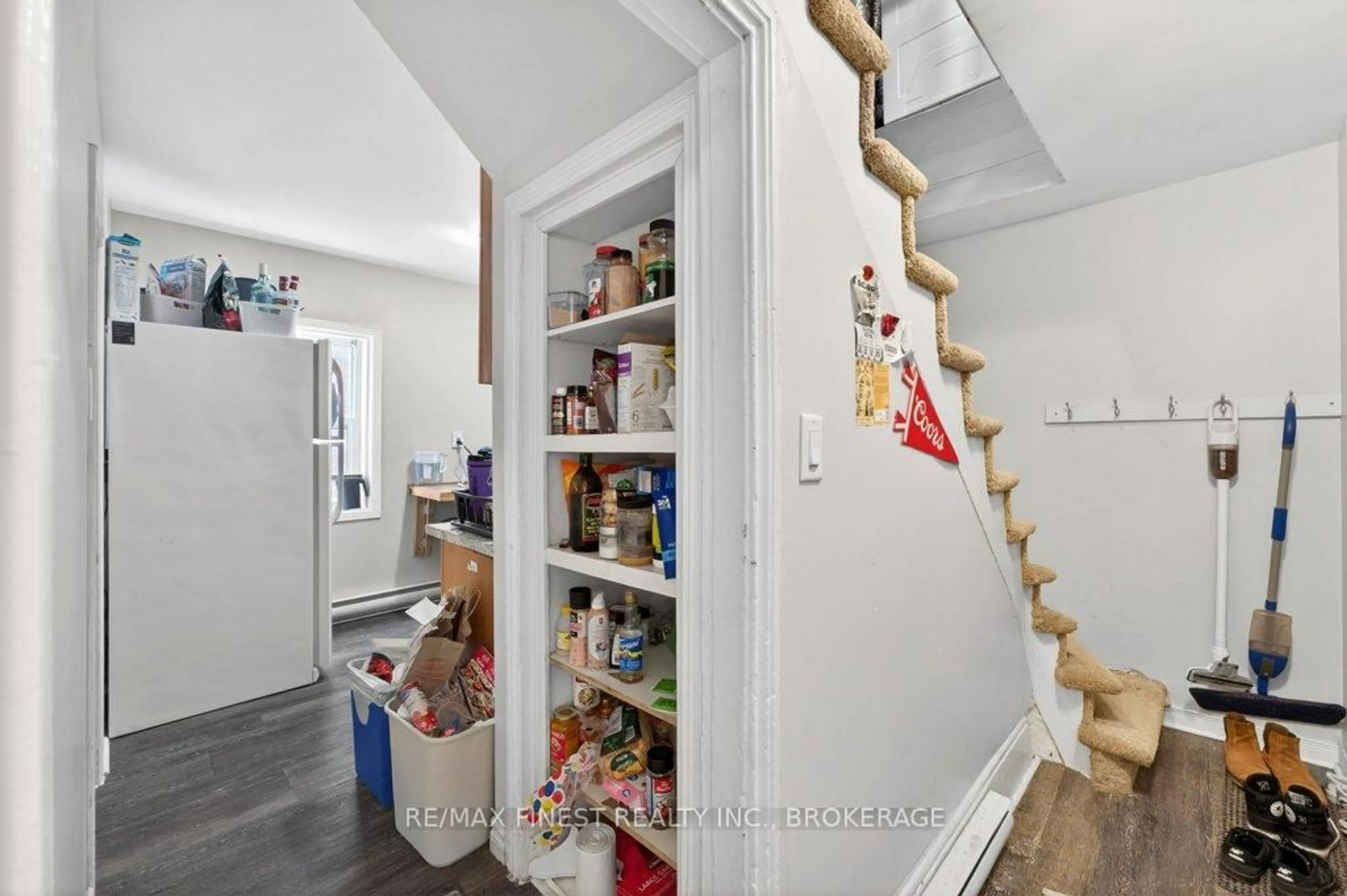 Unknown for 255-257 Earl St, Kingston Ontario K7L 2H6