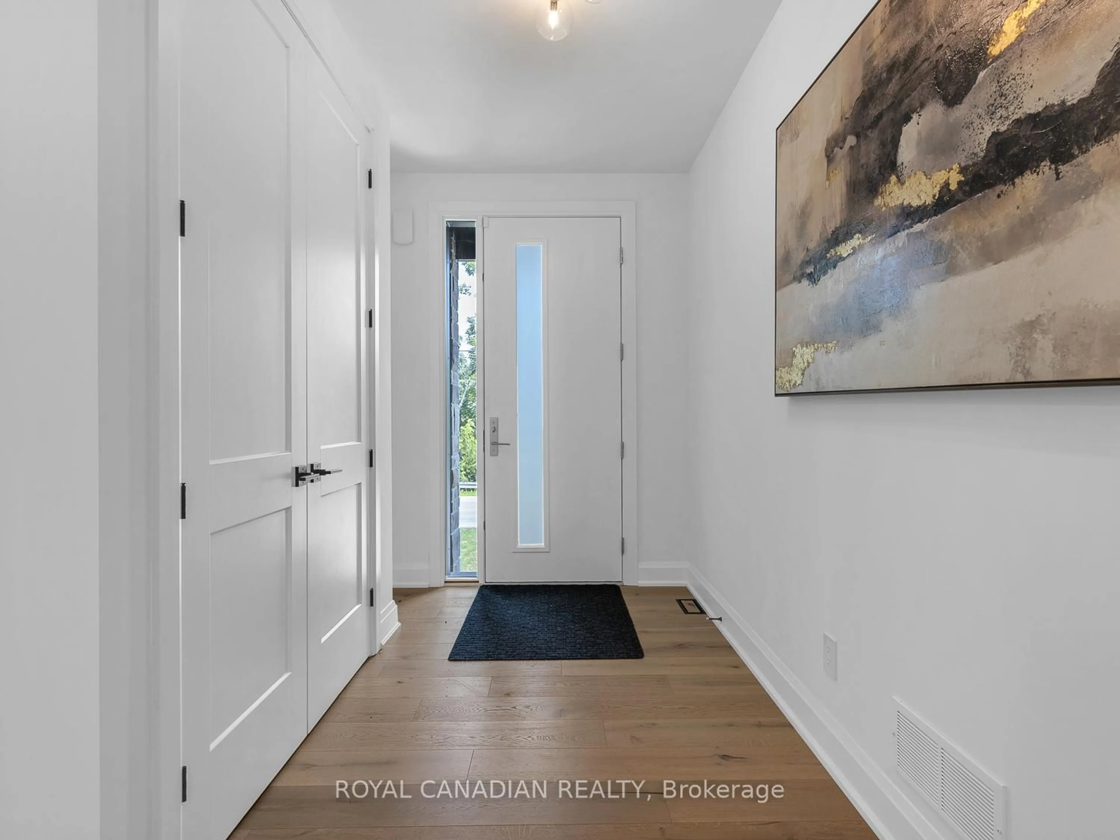 Indoor entryway for 119 Welland Vale Rd, St. Catharines Ontario L2S 3Y2
