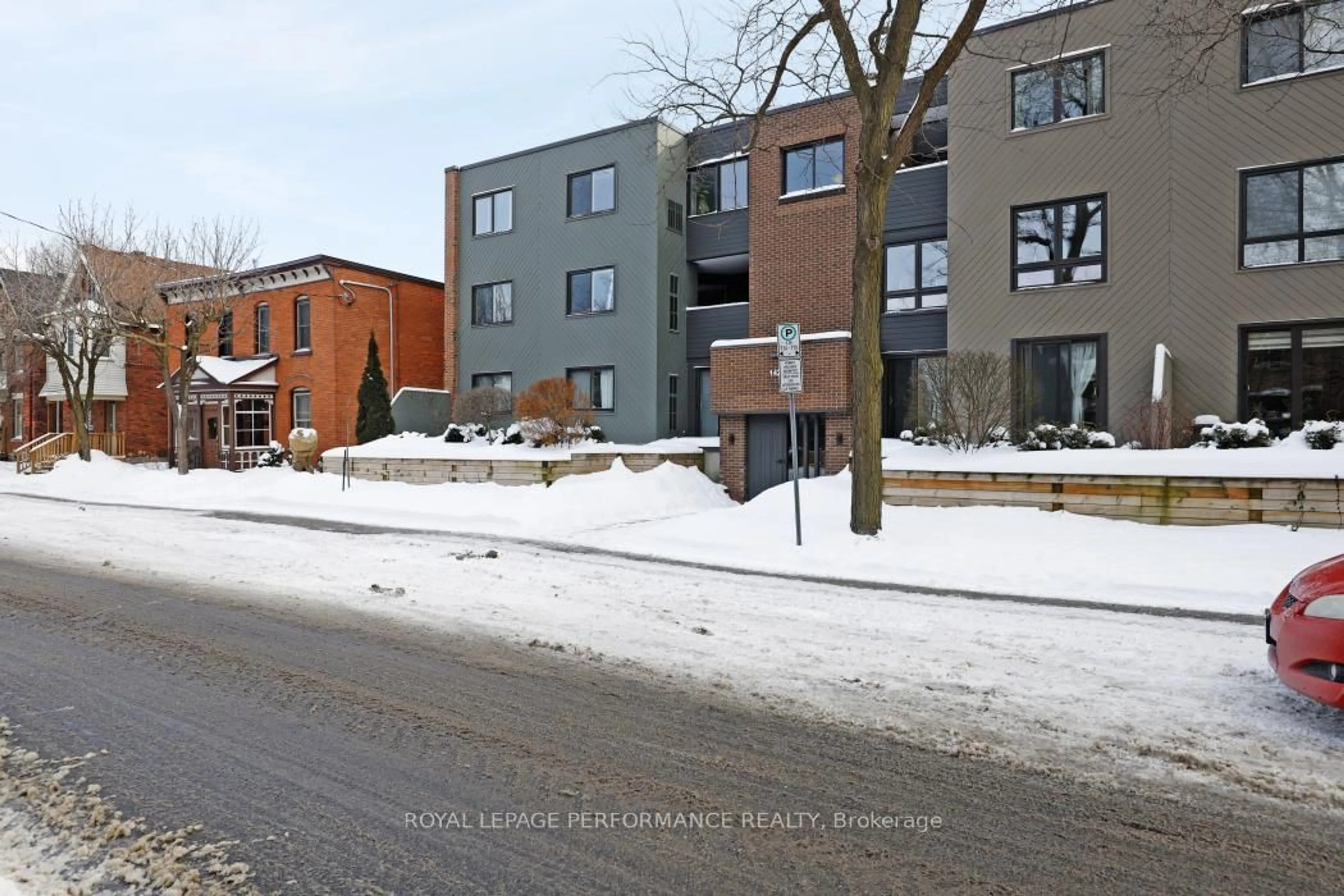 Unknown for 142 Waverley St #2D, Ottawa Ontario K2P 0V4