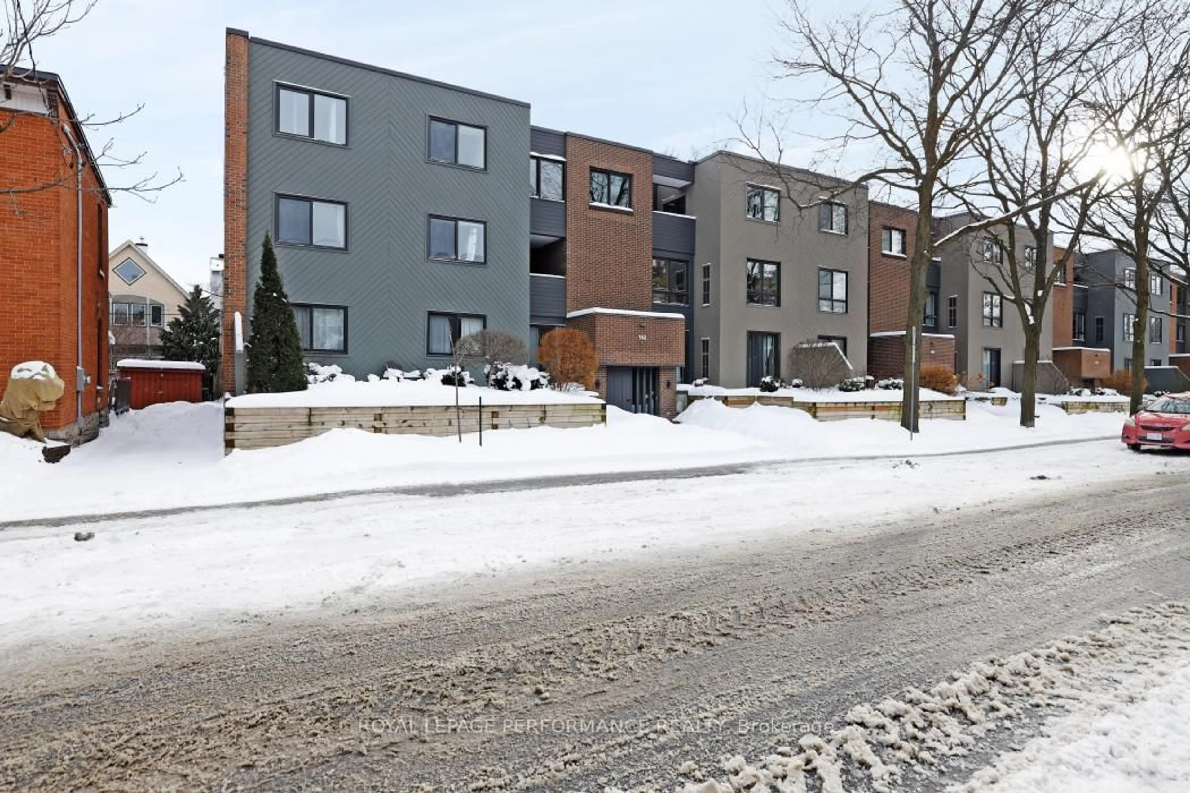 Unknown for 142 Waverley St #2D, Ottawa Ontario K2P 0V4