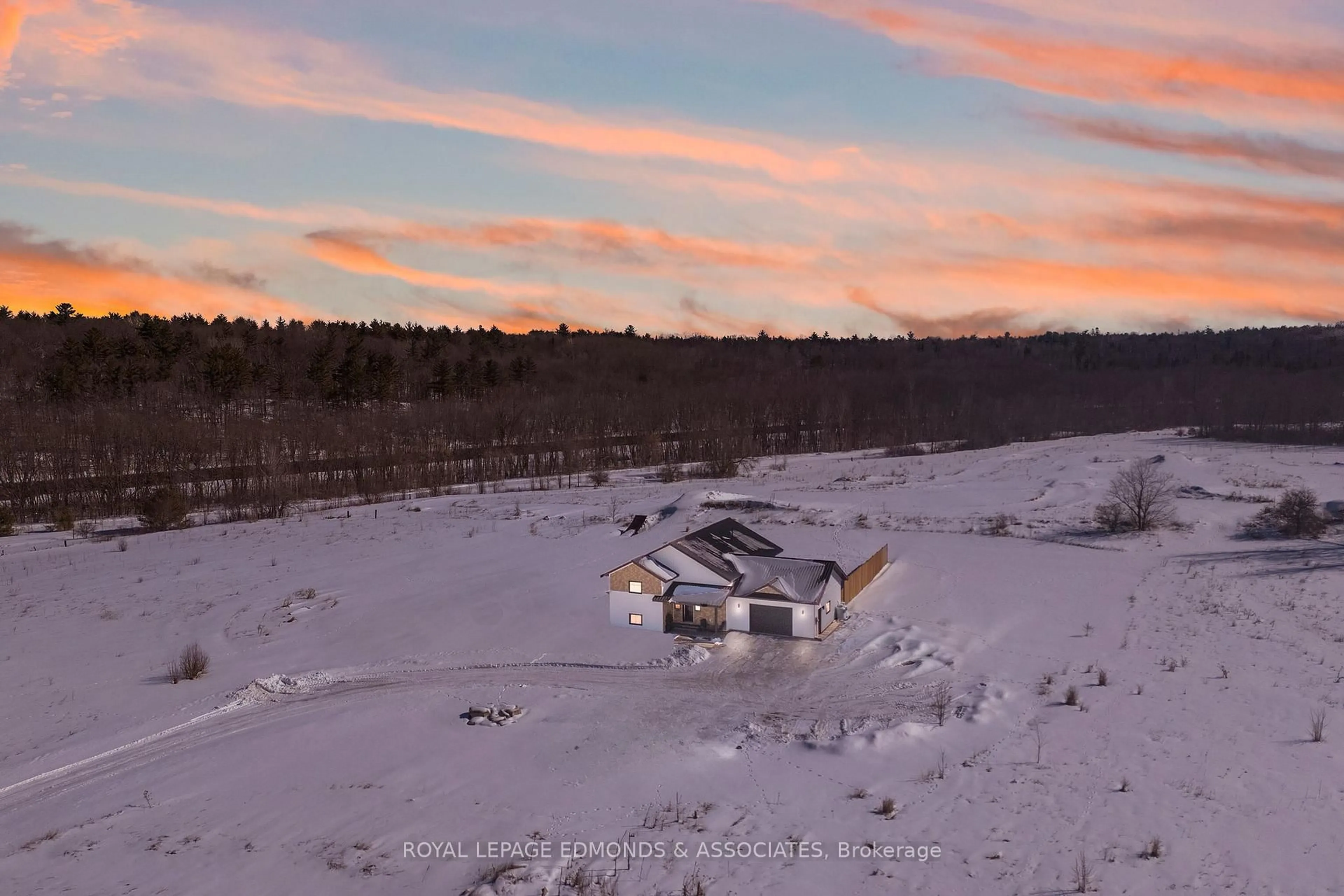 A pic from outside/outdoor area/front of a property/back of a property/a pic from drone, unknown for 1097 Sutherland Rd, Pembroke Ontario K8A 6W3