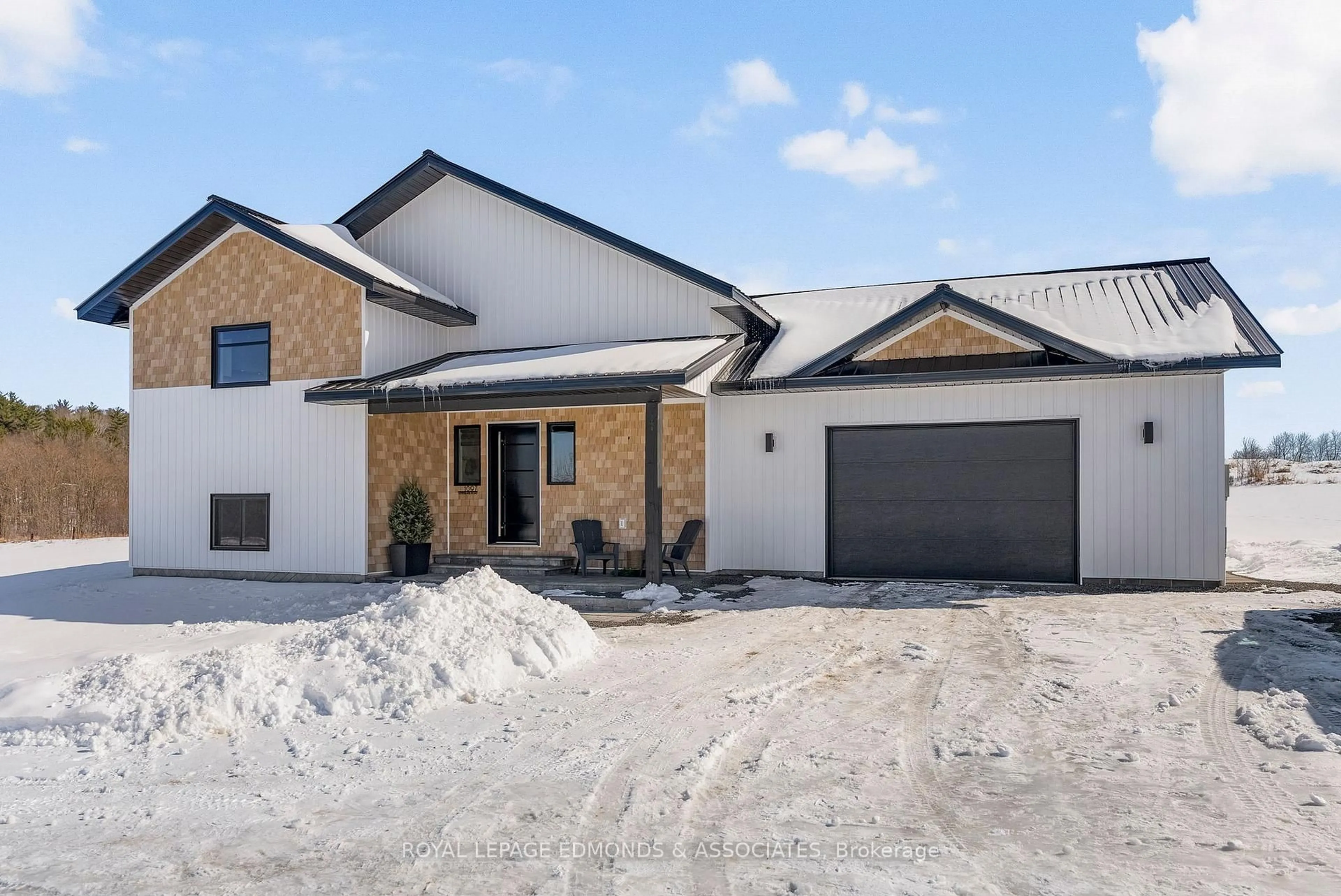 Home with brick exterior material, street for 1097 Sutherland Rd, Pembroke Ontario K8A 6W3