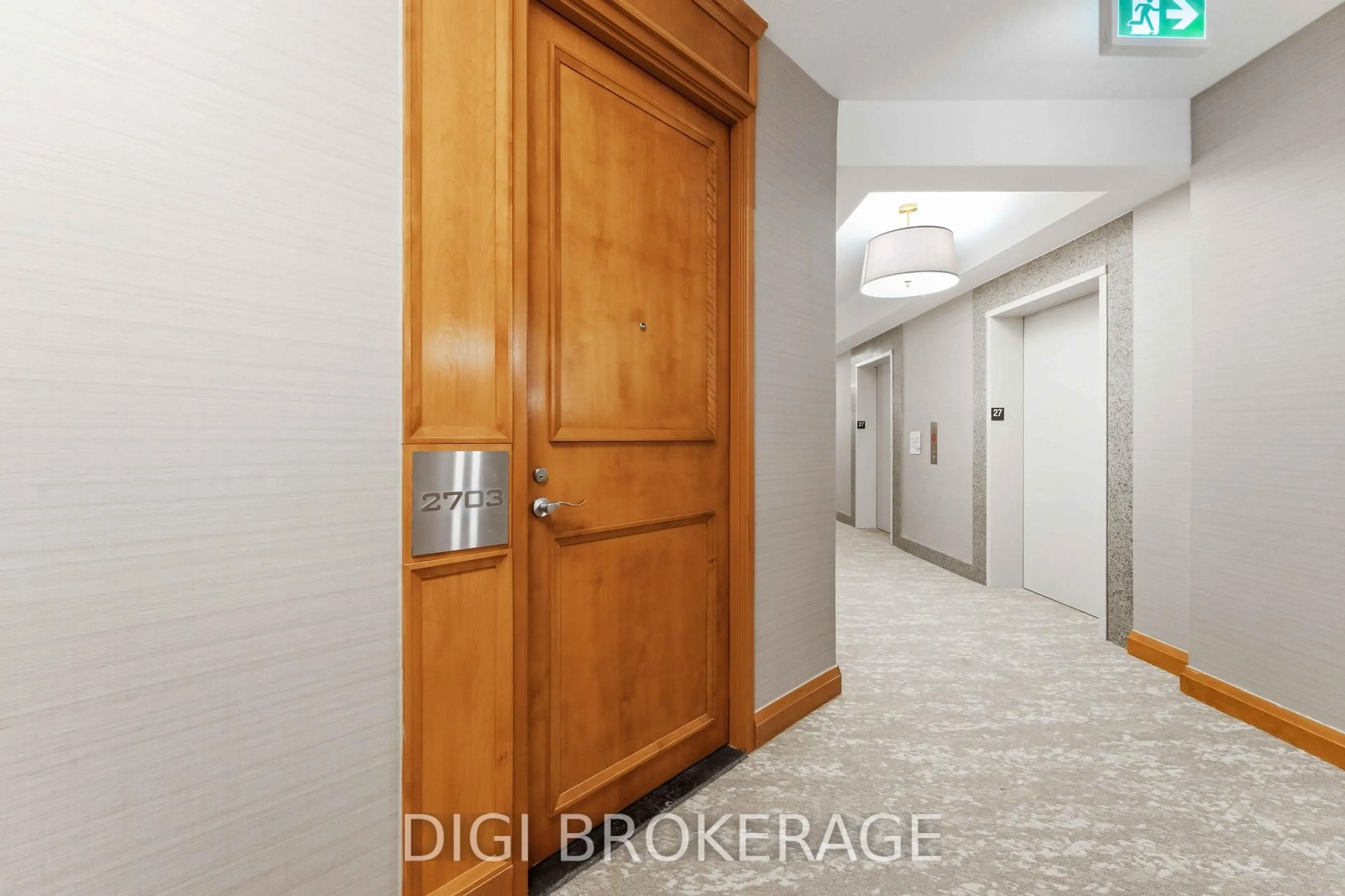 Indoor foyer for 38 Metropole Private #2703, Ottawa Ontario K1Z 1E9