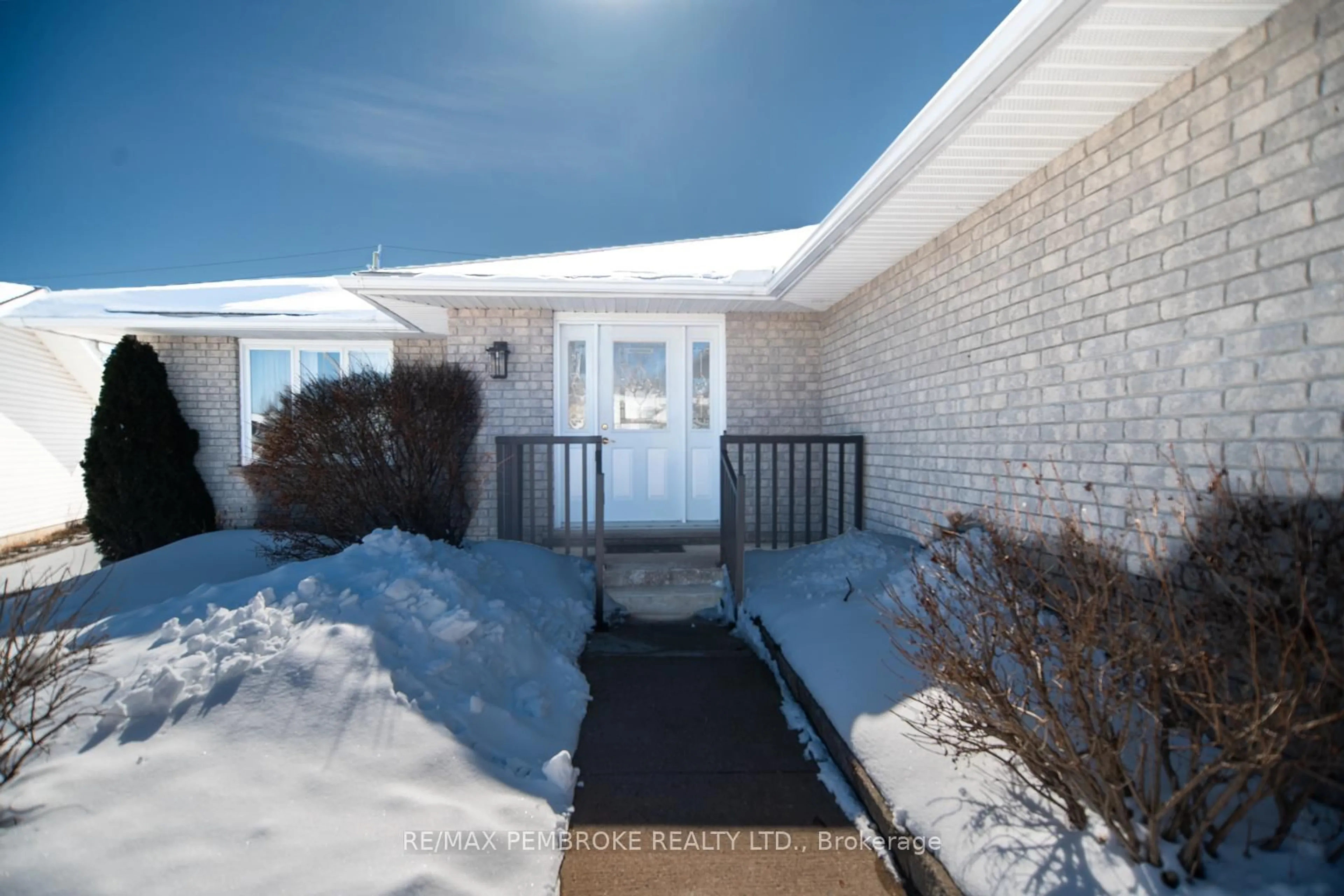 Unknown for 529 Angus Campbell Dr, Pembroke Ontario K8A 8K5