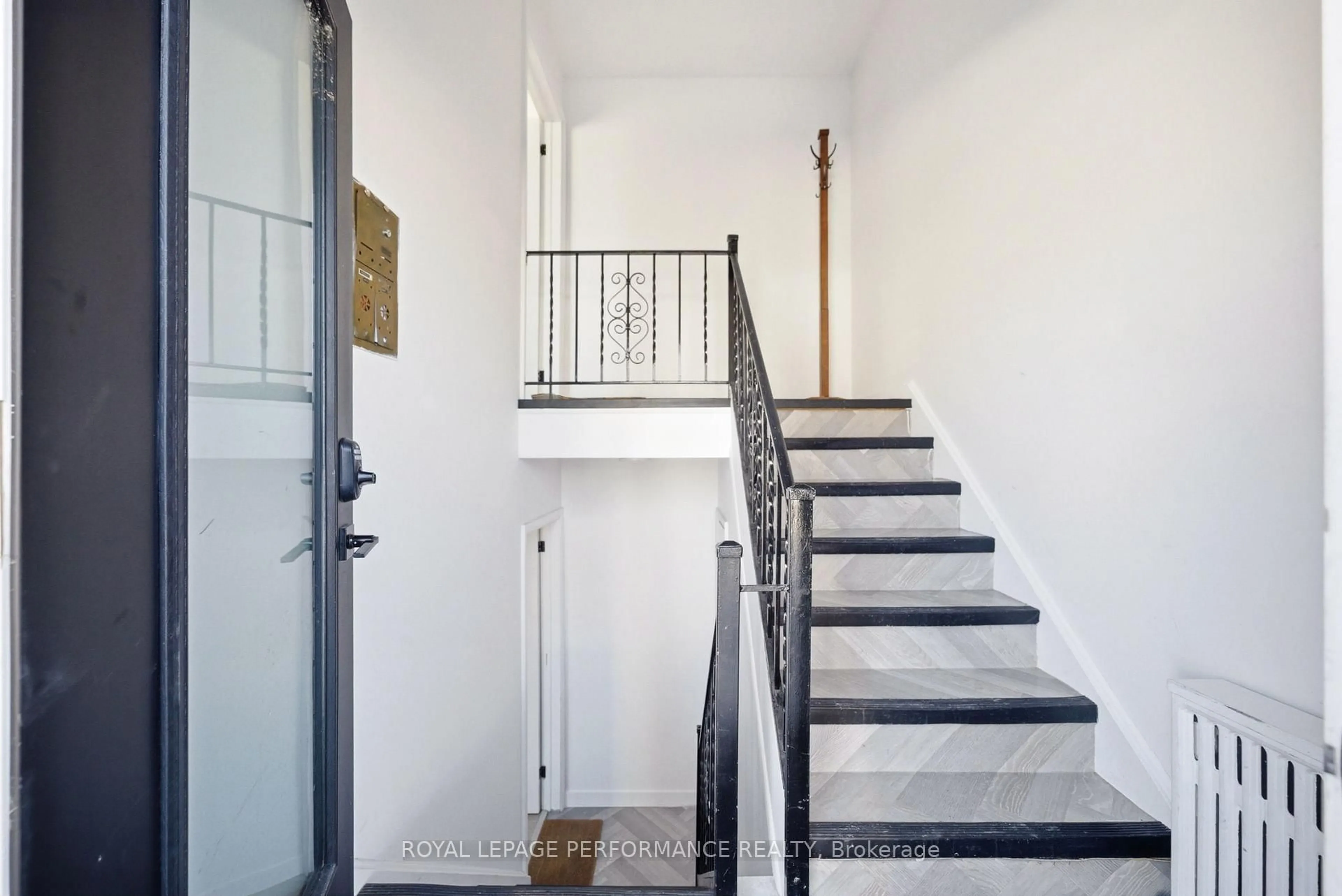 Unknown for 176 Dagmar Ave, Ottawa Ontario K1L 5T2