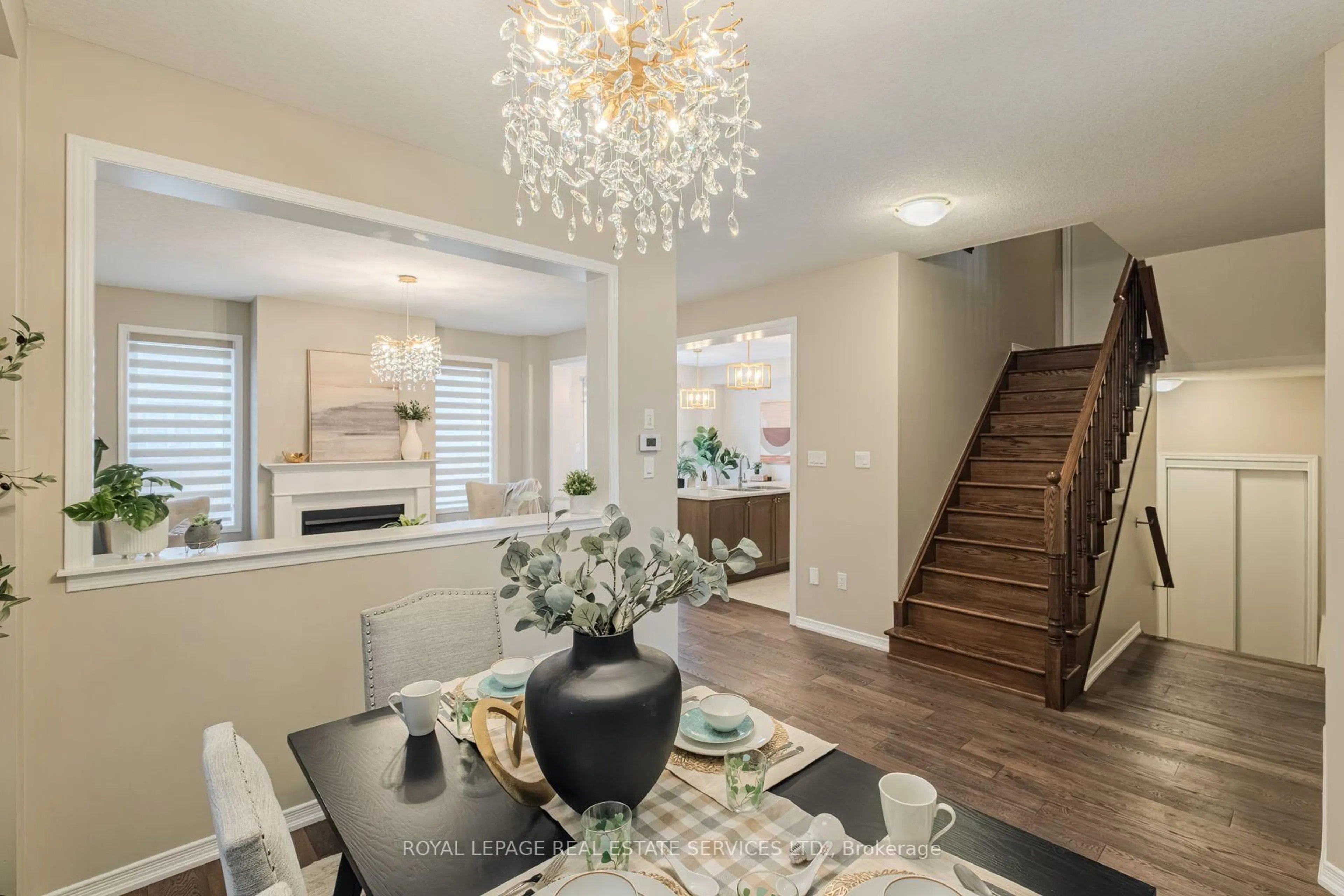 Indoor entryway for 76 Cooke Ave, Brantford Ontario N3T 0S1