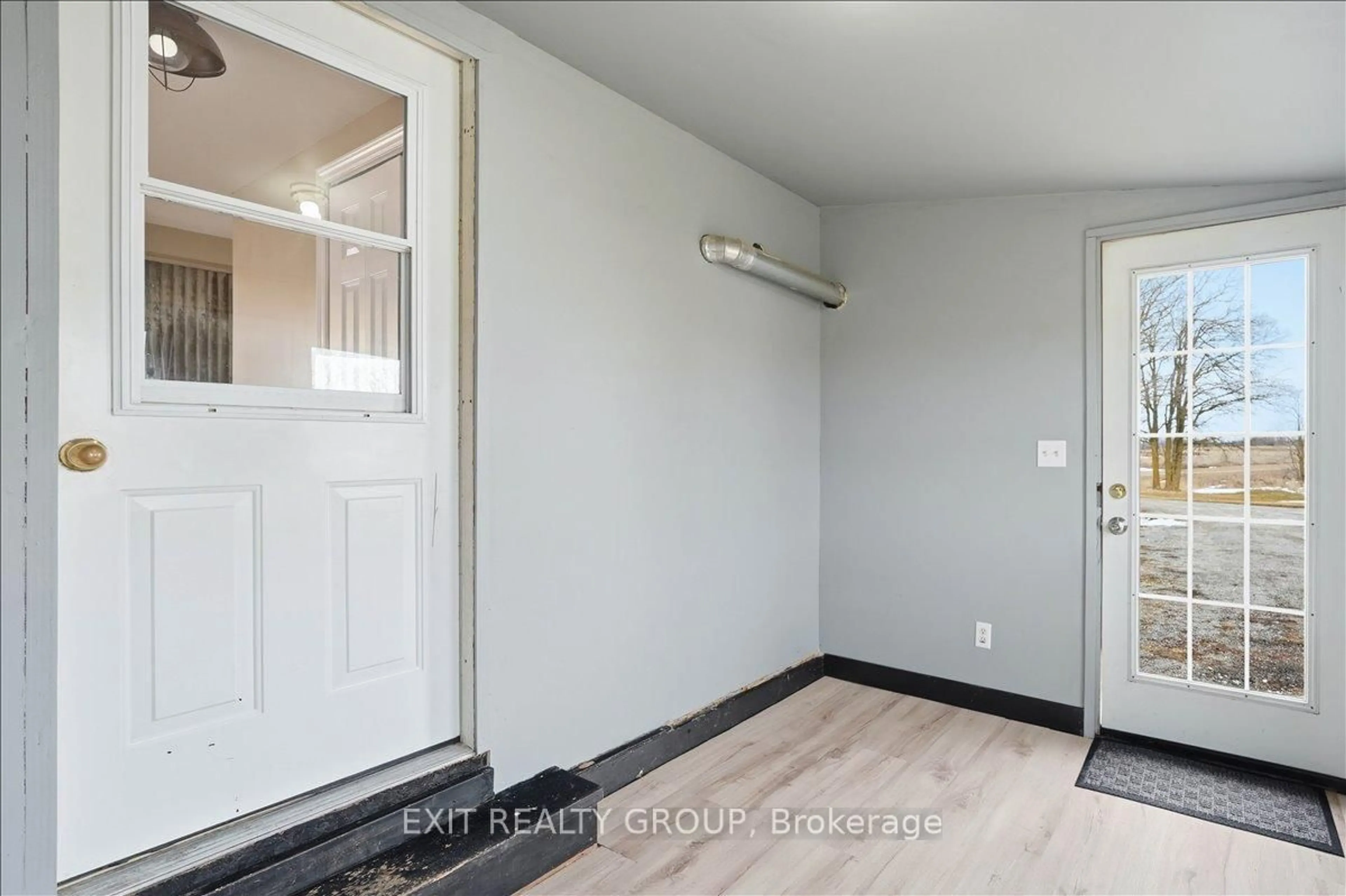 Indoor entryway for 391 Barrett Rd, Stirling Ontario K0K 3E0