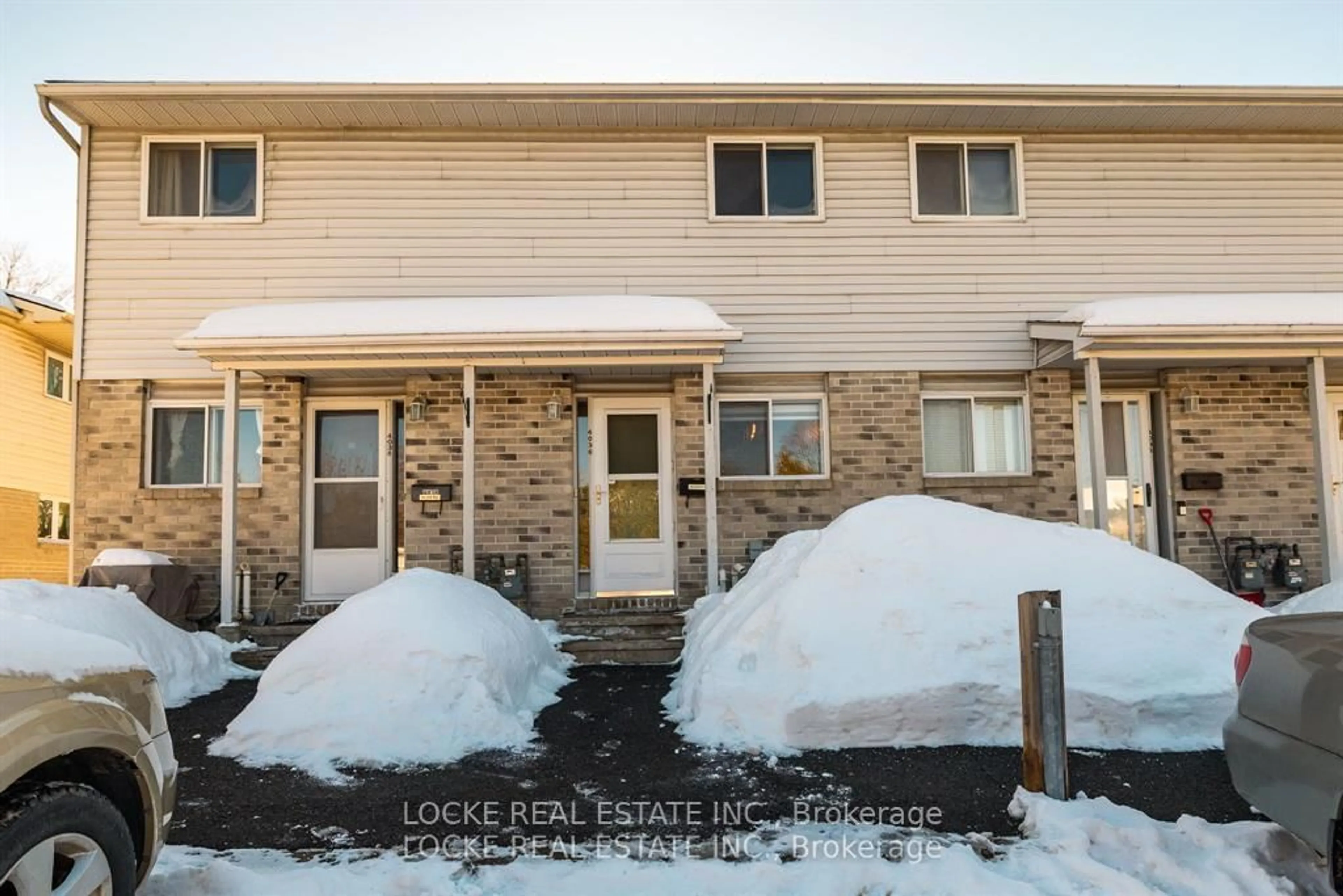 Unknown for 4036 Eady Crt #16, Ottawa Ontario K1J 8X6