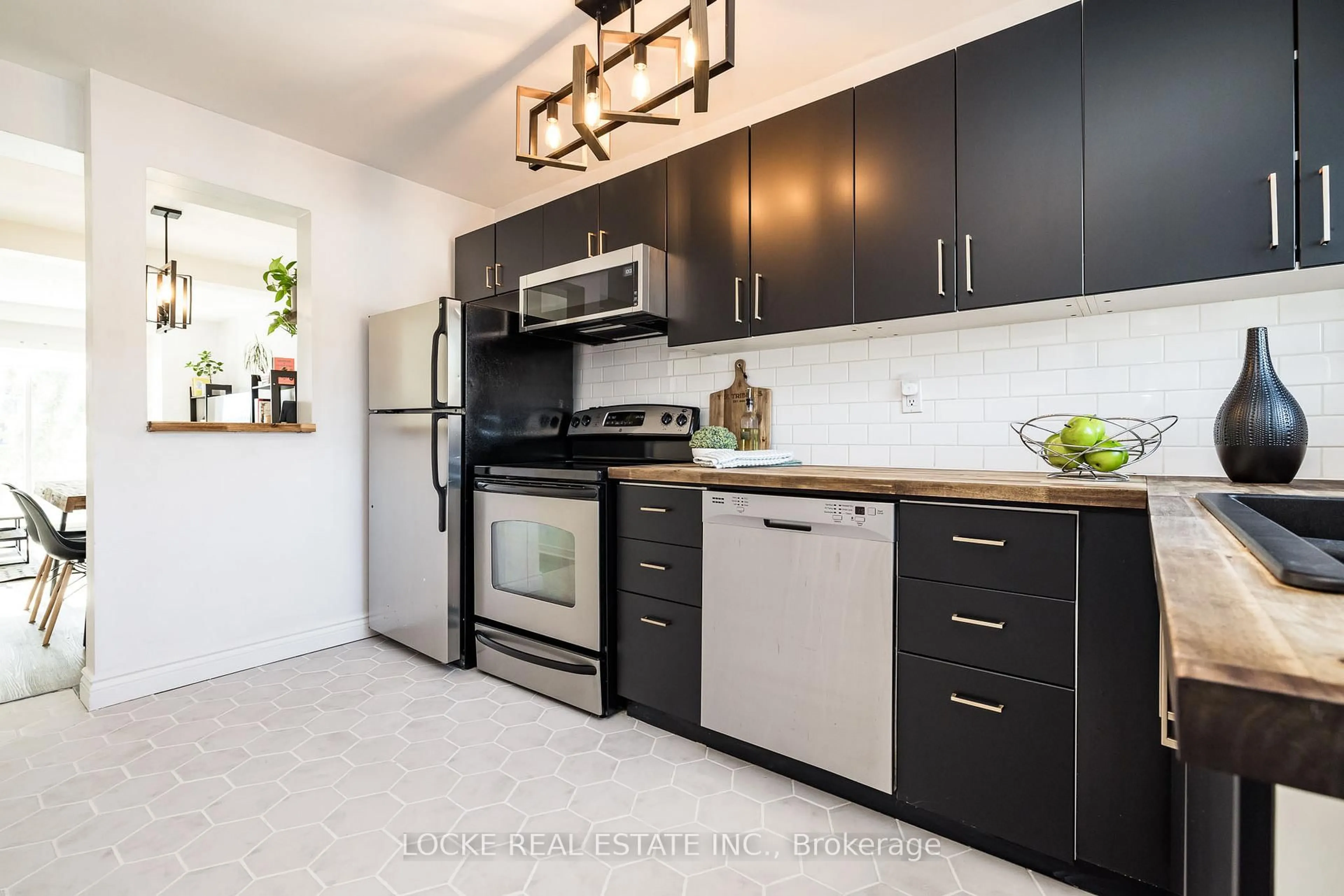 Open concept kitchen, ceramic/tile floor for 4036 Eady Crt #16, Ottawa Ontario K1J 8X6