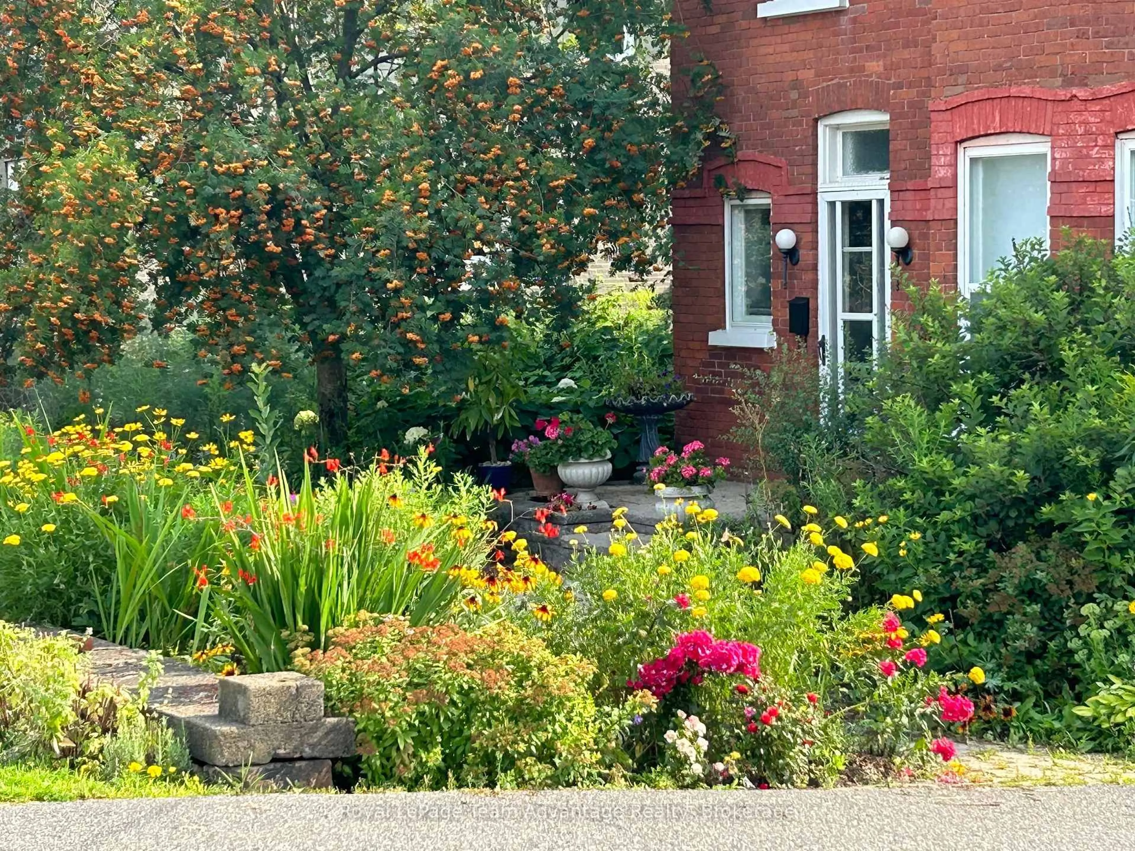 Patio, street for 79 Gibson St, Parry Sound Ontario P2A 1X4