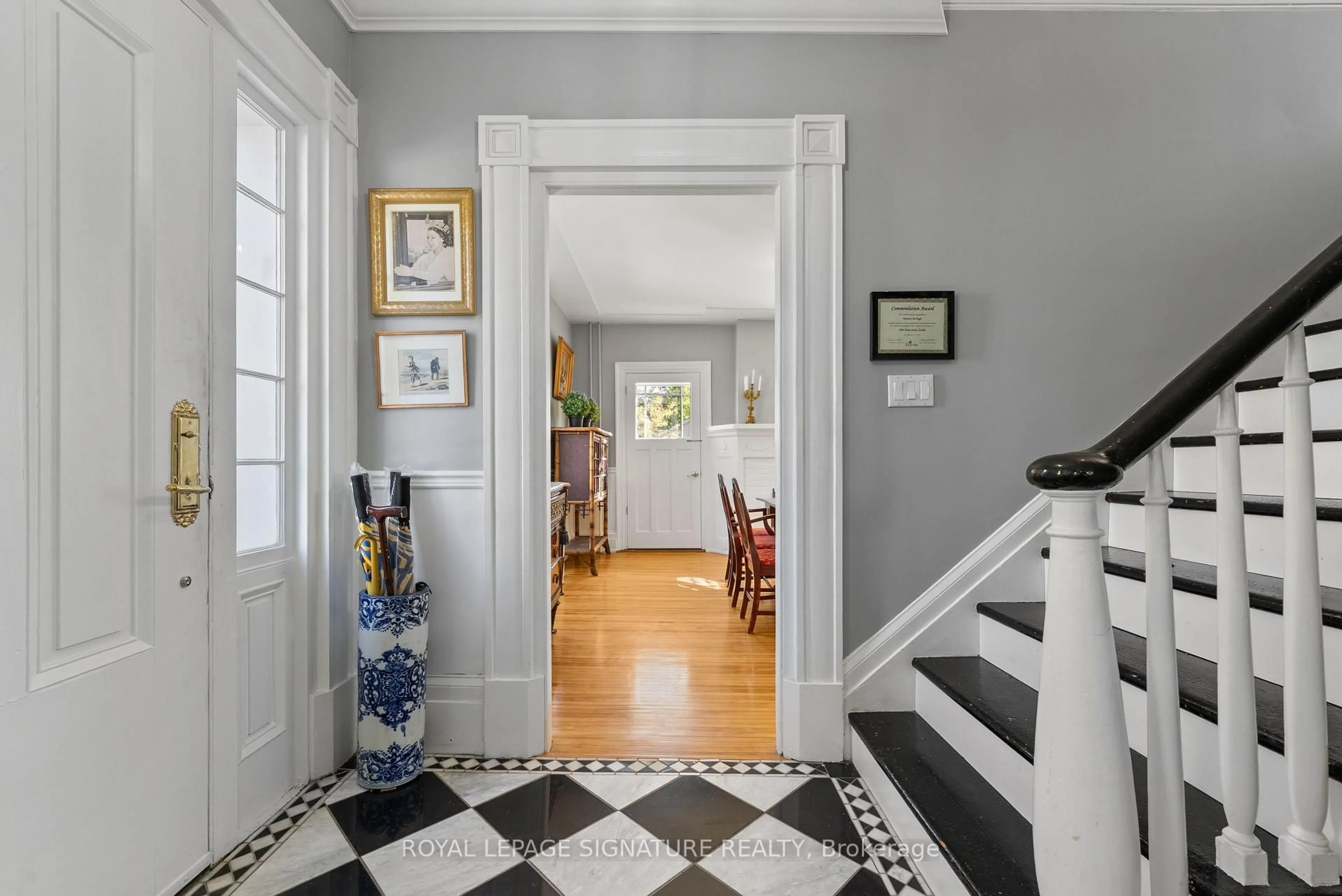 Indoor entryway for 3804 Main St, Lincoln Ontario L0R 1S0