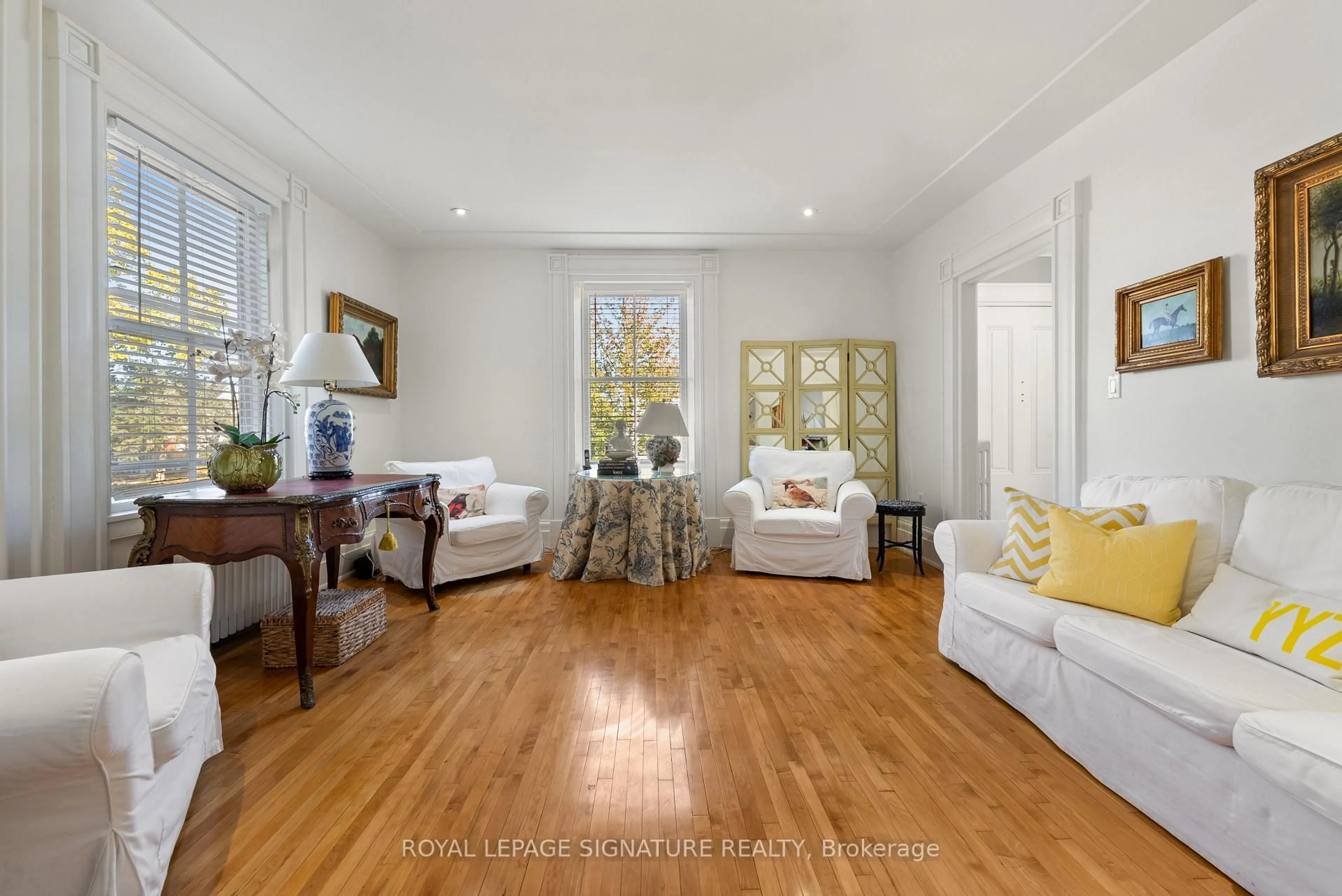 Living room with furniture, wood/laminate floor for 3804 Main St, Lincoln Ontario L0R 1S0