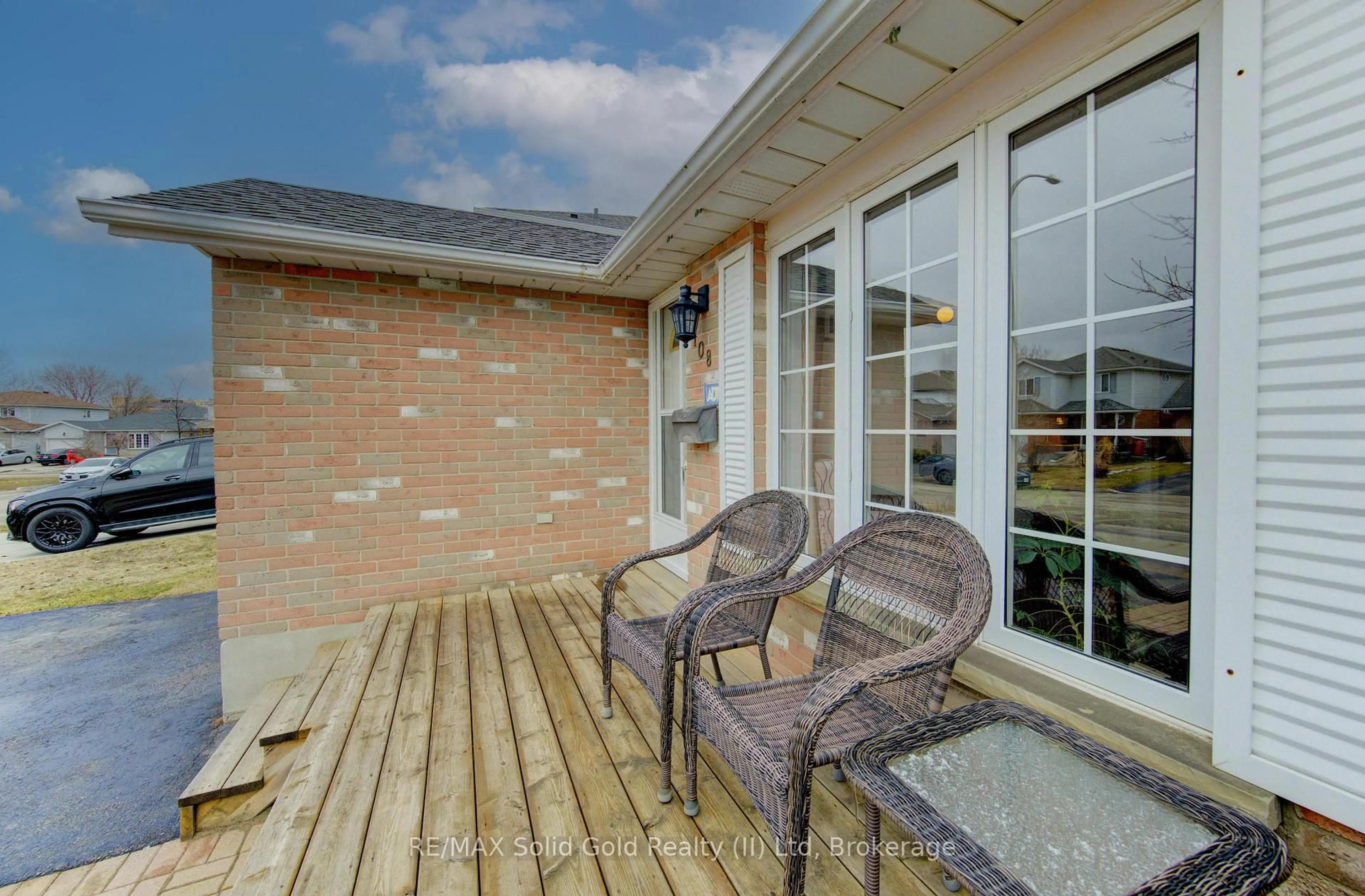 Patio, water/lake/river/ocean view for 108 Tara Cres, Kitchener Ontario N2E 3M1