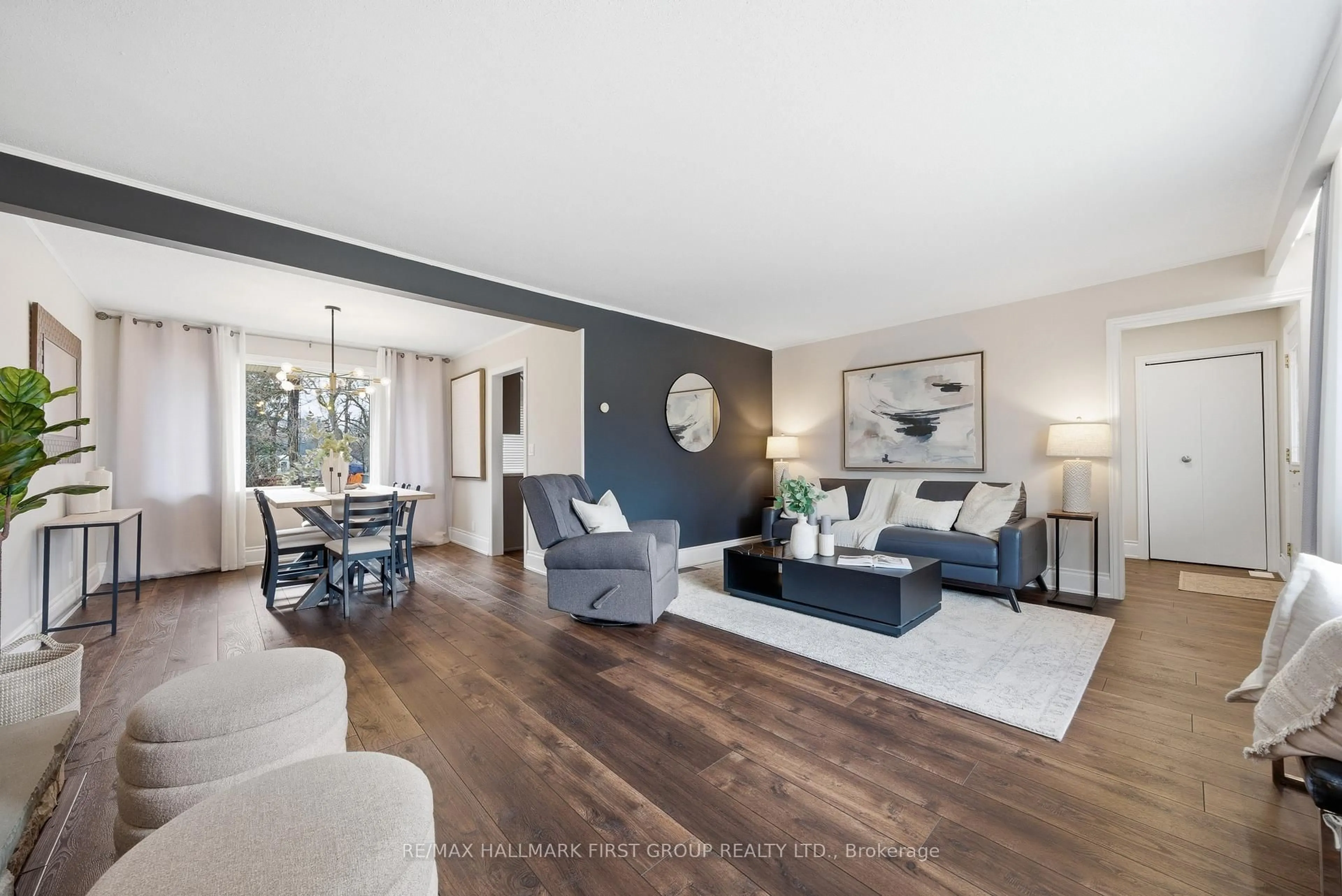 Living room with furniture, unknown for 449 King St, Cobourg Ontario K9A 1M7