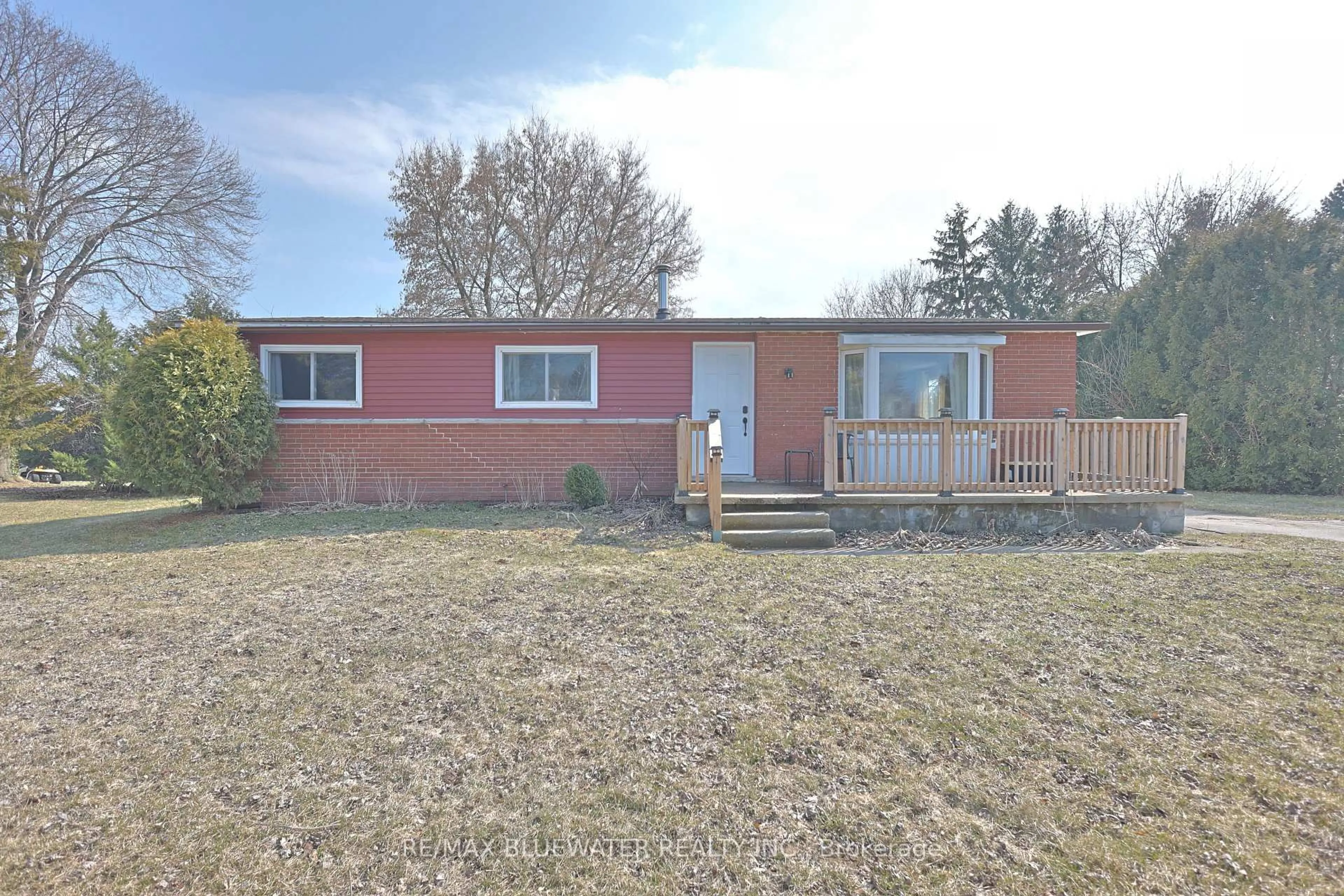 A pic from outside/outdoor area/front of a property/back of a property/a pic from drone, building for 9897 Eric St, Lambton Shores Ontario N0M 2N0