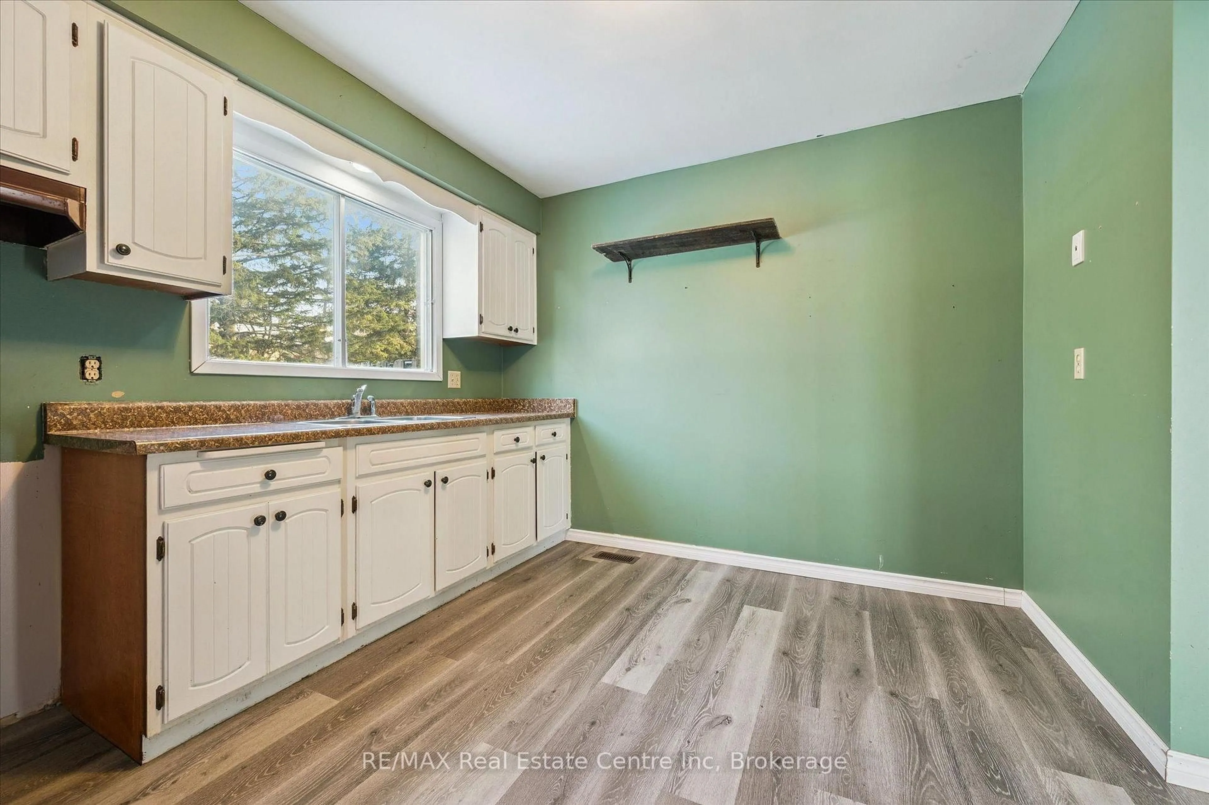 Open concept kitchen, unknown for 105 Churchill St, Waterloo Ontario N2L 2X1