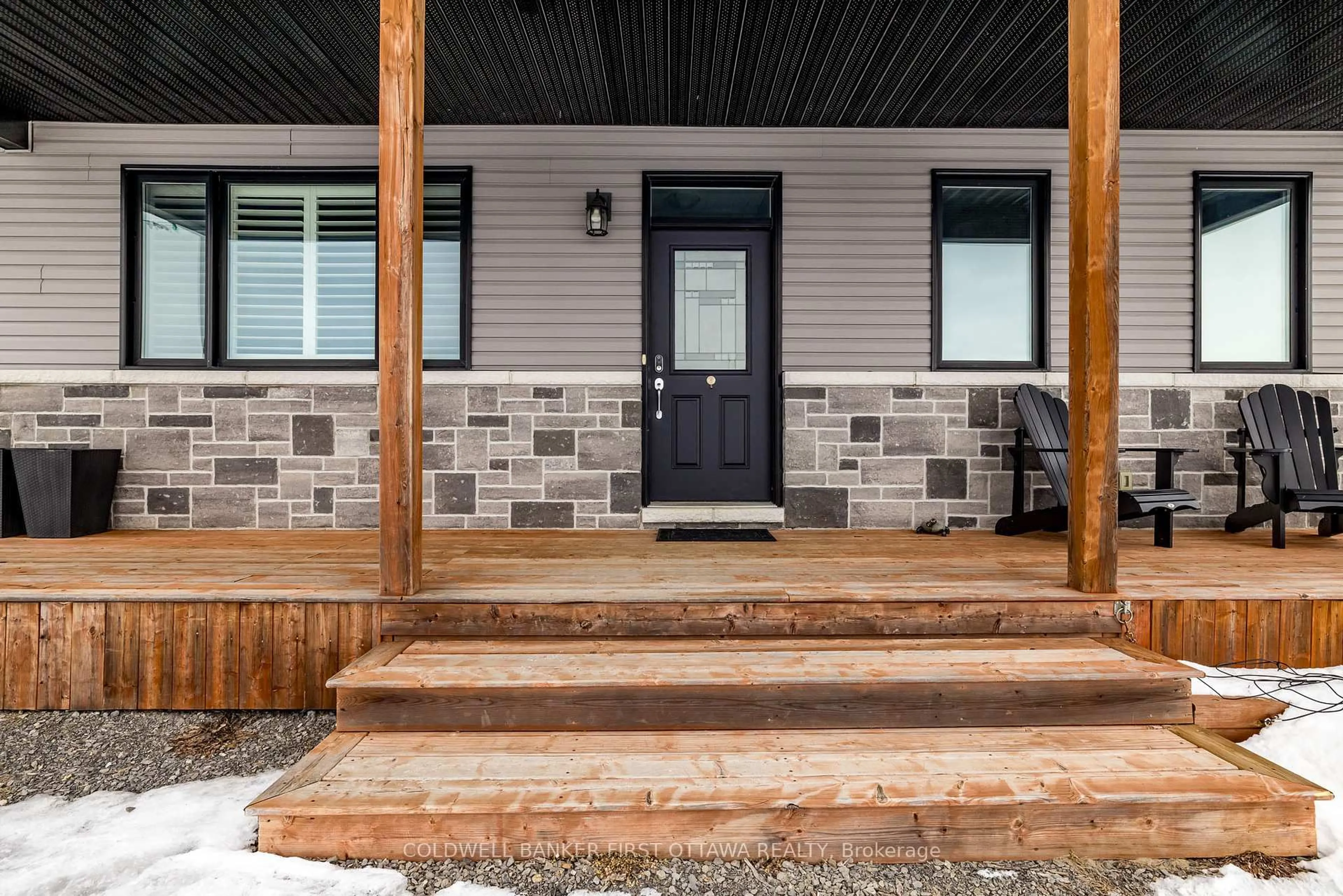 Indoor entryway for 120 Stirling Cres, North Grenville Ontario K0G 1J0