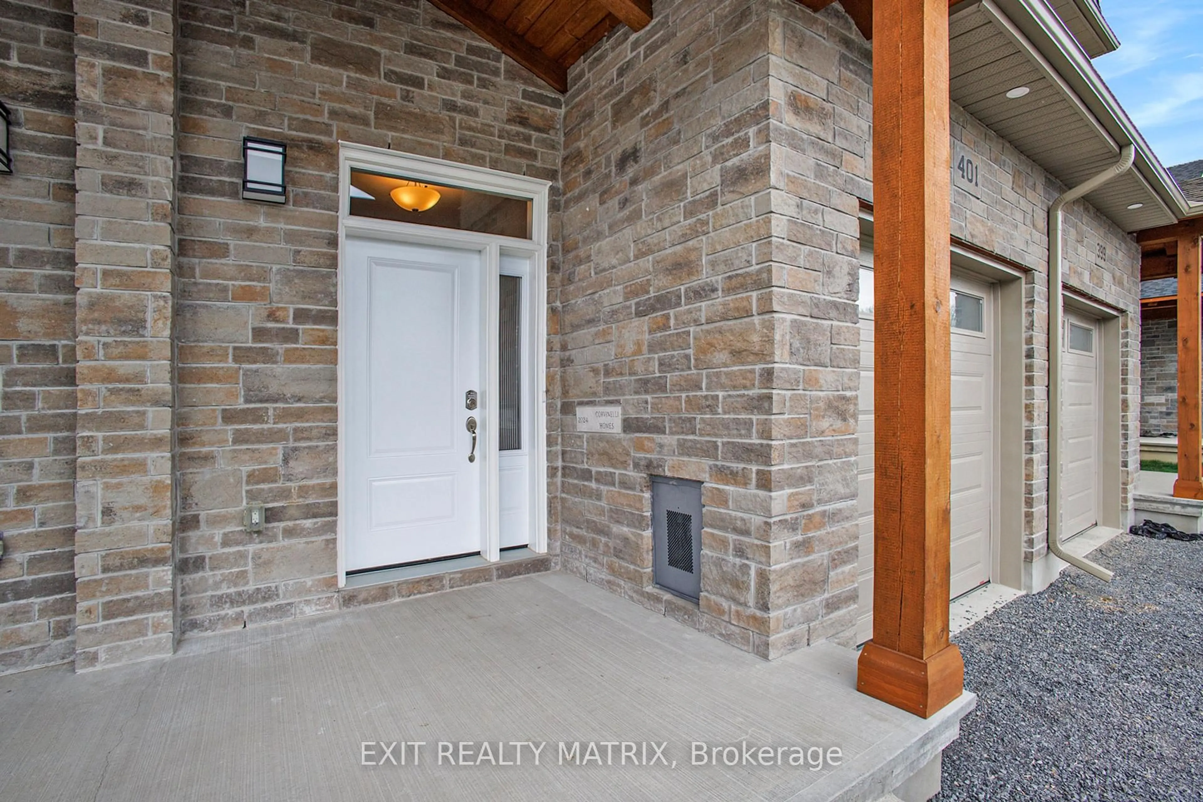 Indoor entryway for 401 Voyageur Pl, Russell Ontario K0A 1W1