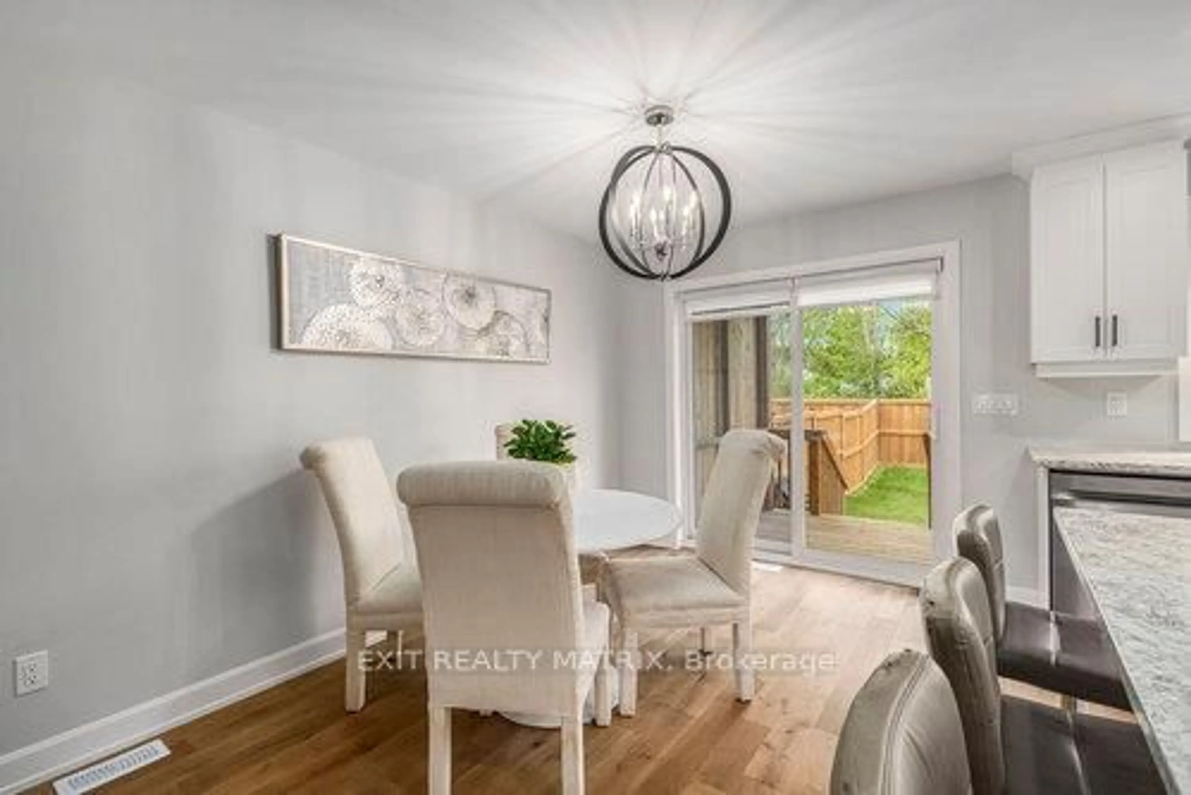 Dining room, wood/laminate floor for 401 Voyageur Pl, Russell Ontario K0A 1W1