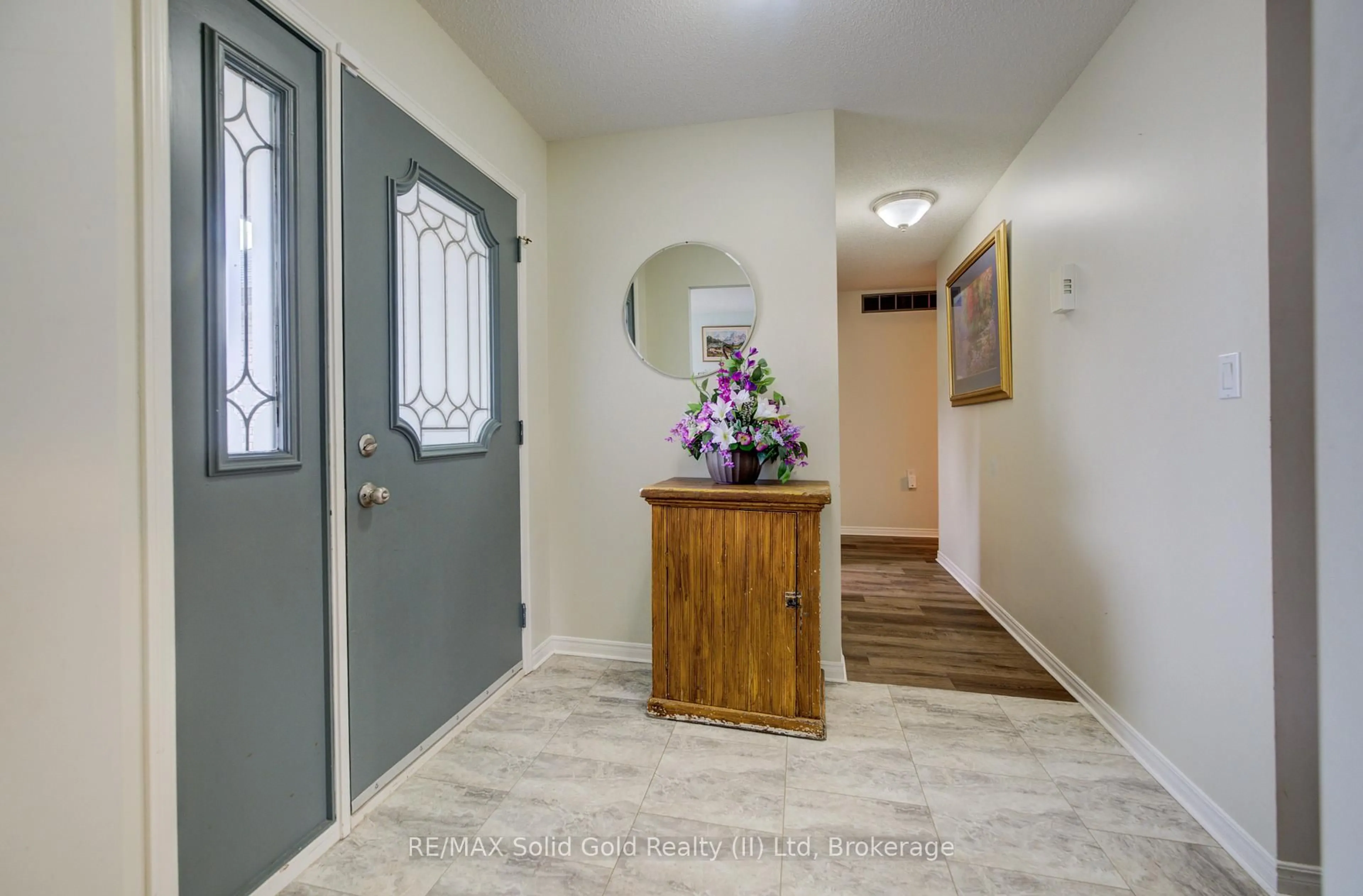Indoor entryway for 21 Union St, Mapleton Ontario N0G 1P0