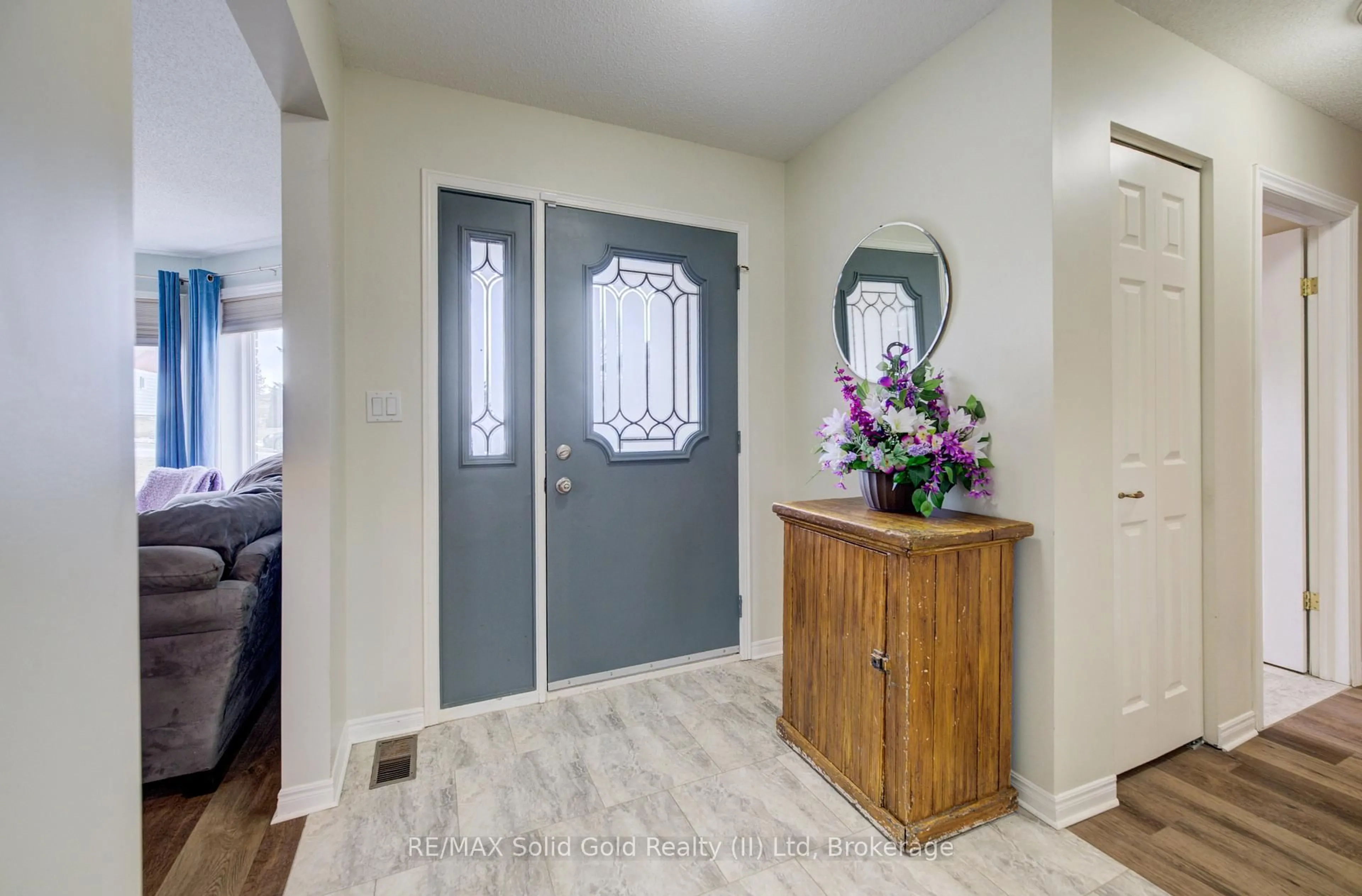 Indoor entryway for 21 Union St, Mapleton Ontario N0G 1P0