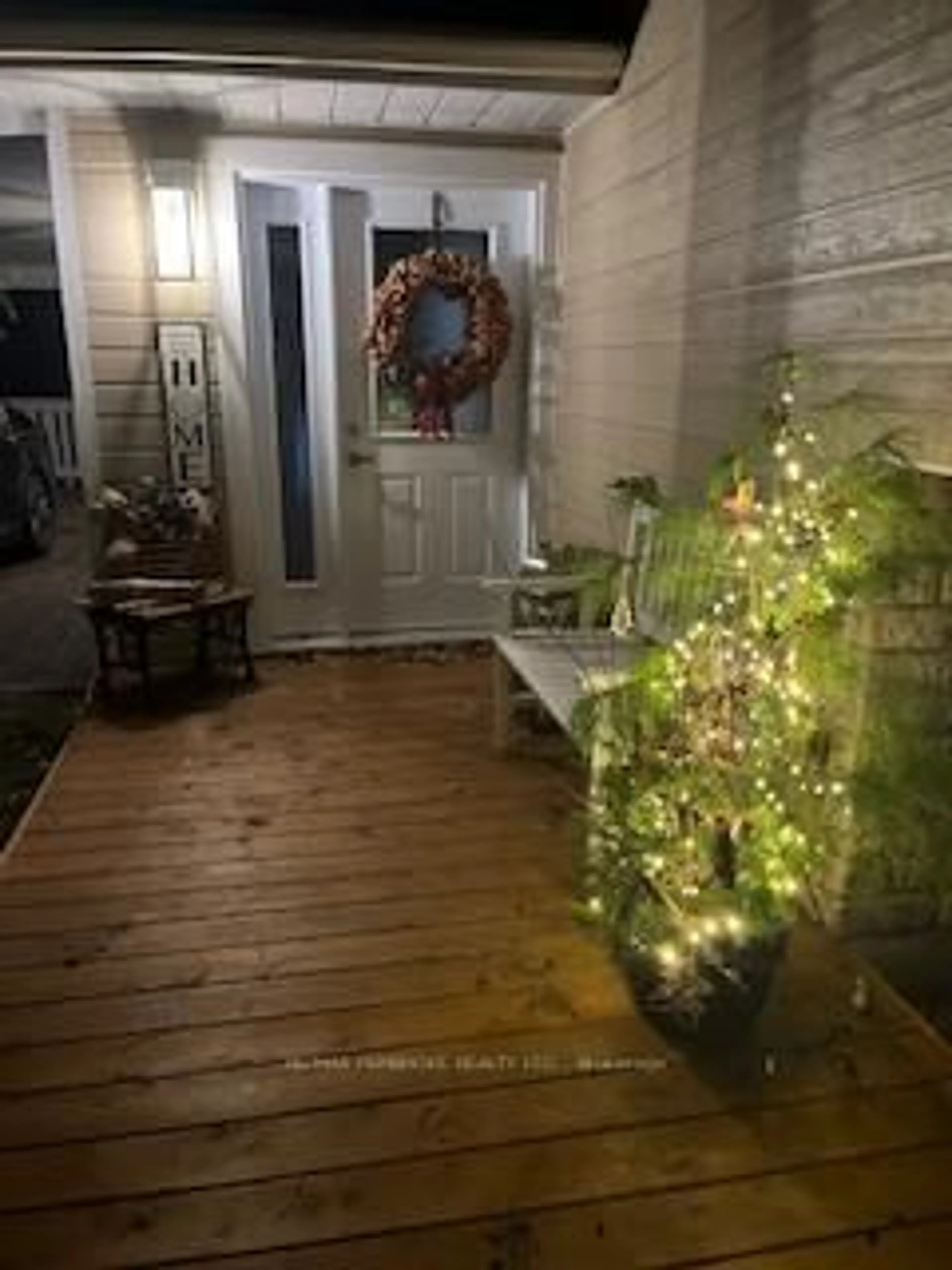 Indoor entryway for 666 Doran Rd, Petawawa Ontario K8A 6W7