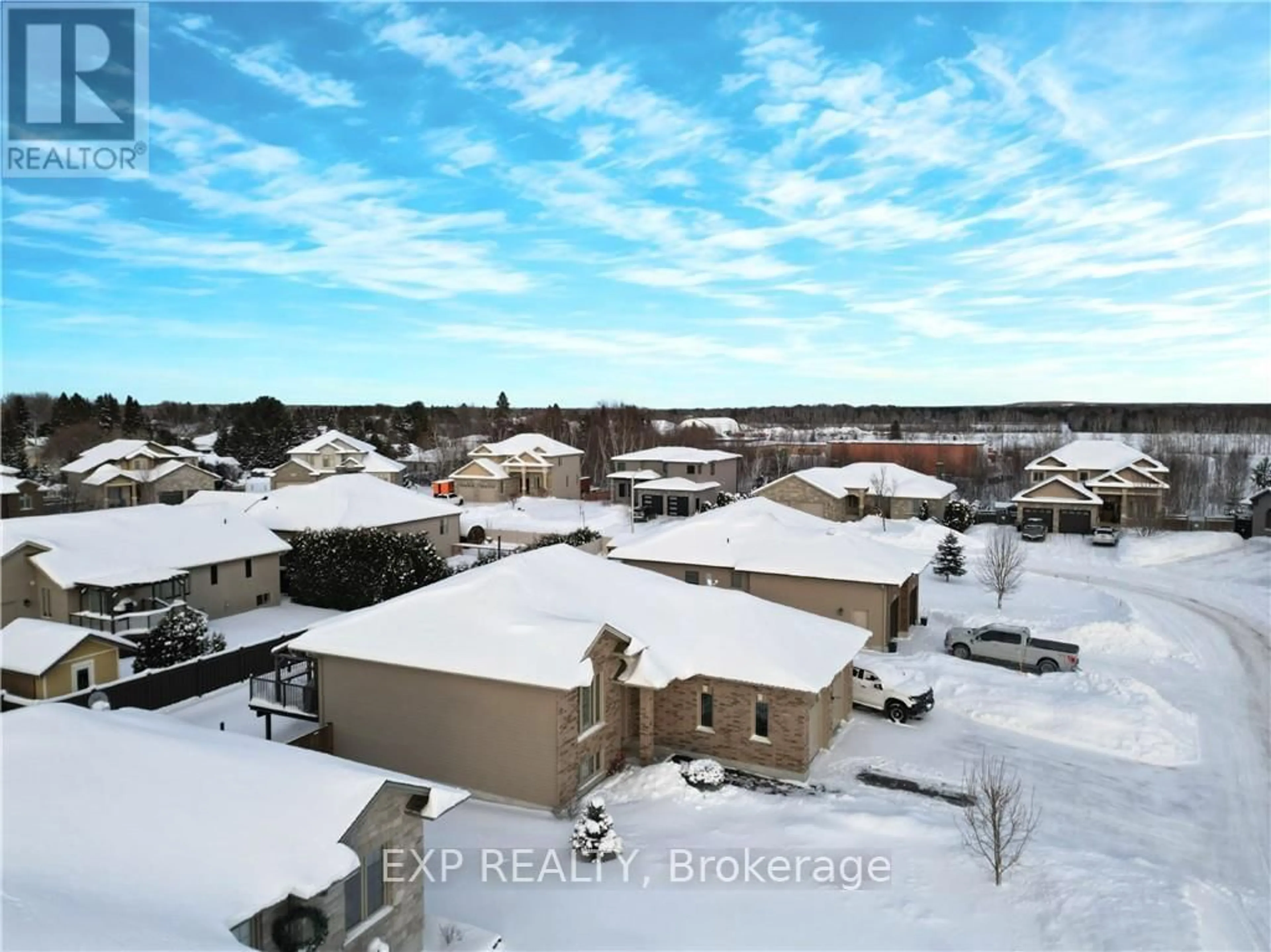 A pic from outside/outdoor area/front of a property/back of a property/a pic from drone, unknown for 1093 Cloverdale Crt, Greater Sudbury Ontario P0M 1E0