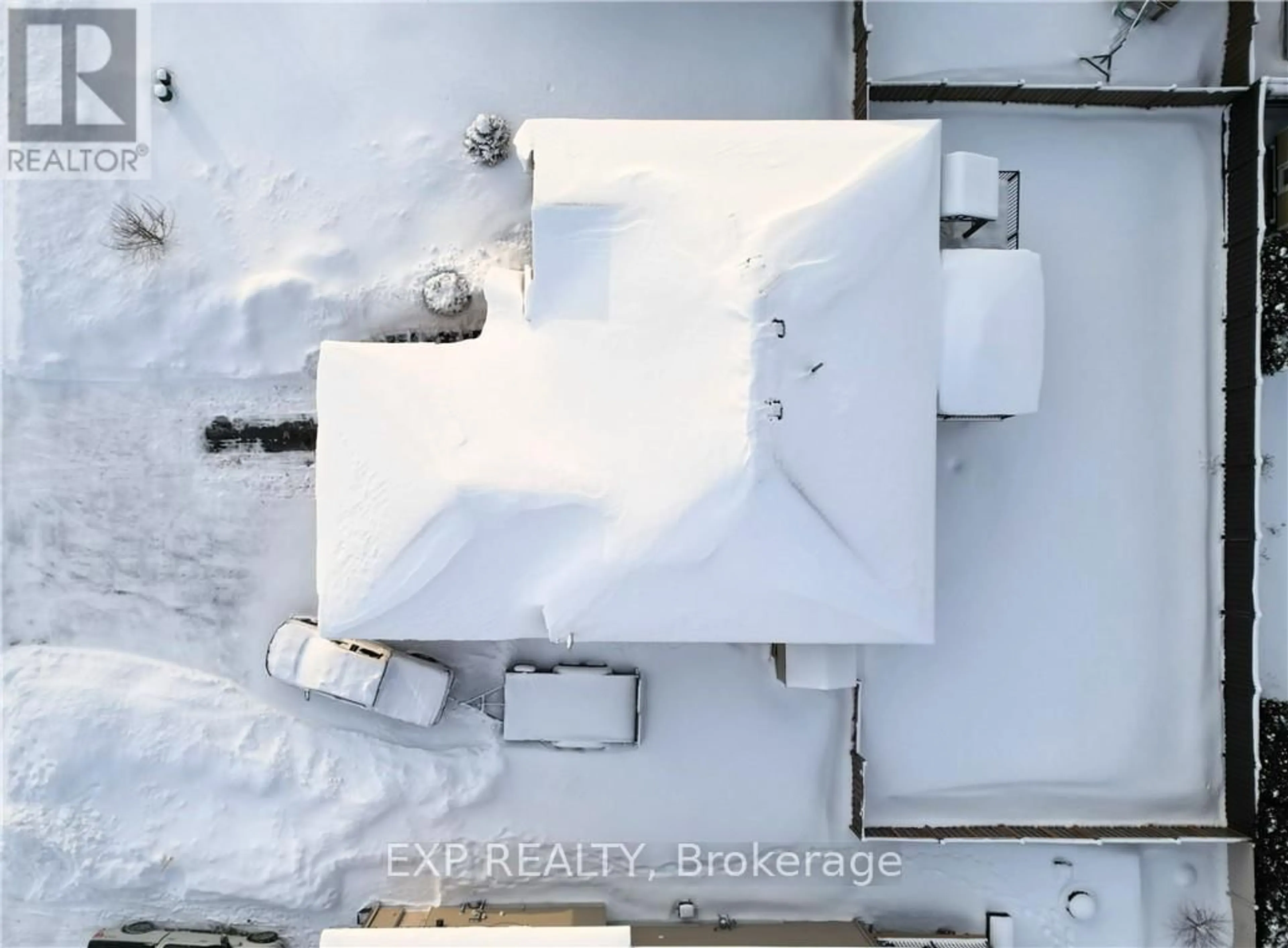 A pic from outside/outdoor area/front of a property/back of a property/a pic from drone, unknown for 1093 Cloverdale Crt, Greater Sudbury Ontario P0M 1E0