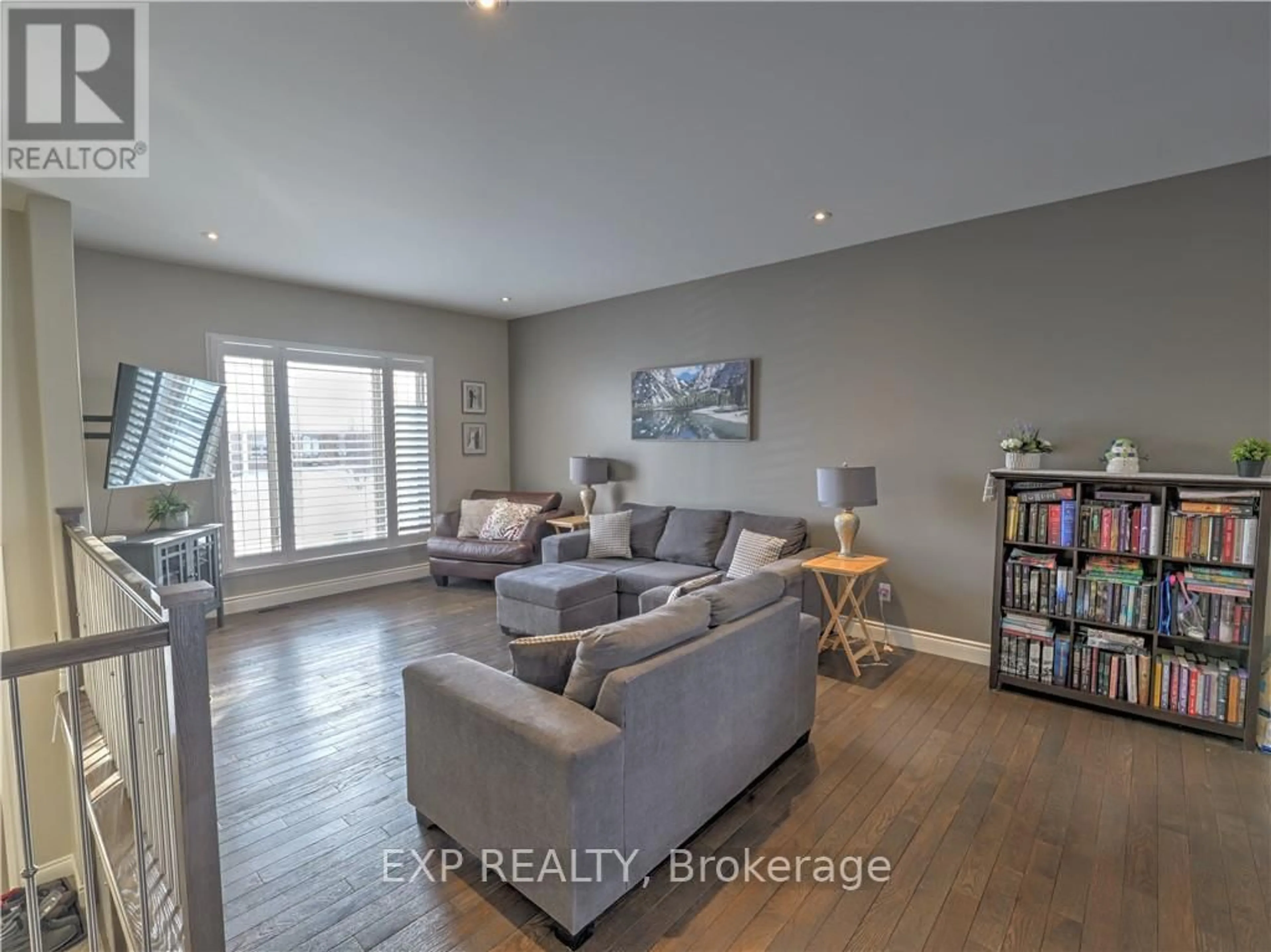 Living room with furniture, wood/laminate floor for 1093 Cloverdale Crt, Greater Sudbury Ontario P0M 1E0