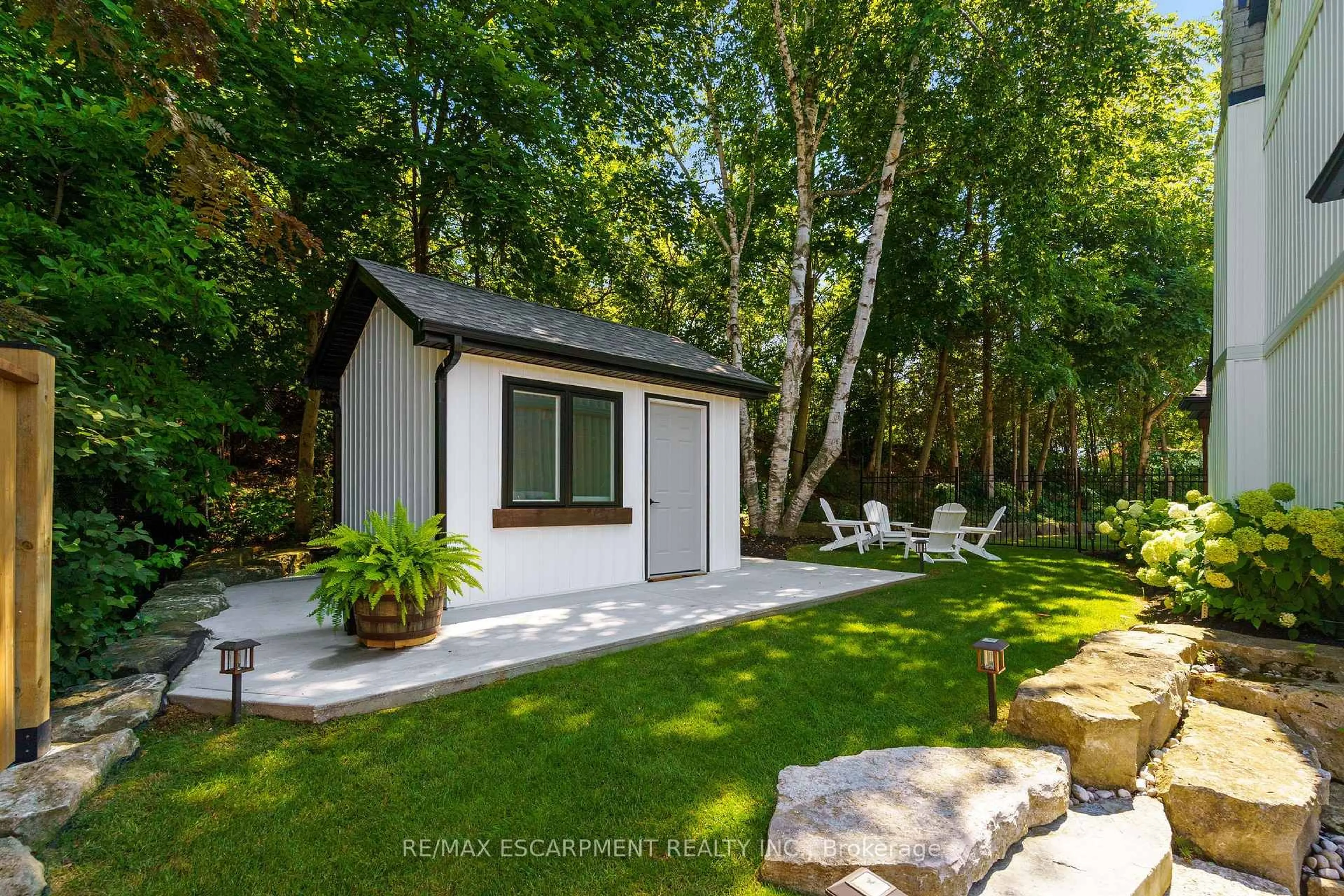 Shed for 204 FALLING BROOK Dr, Hamilton Ontario L9G 1E6