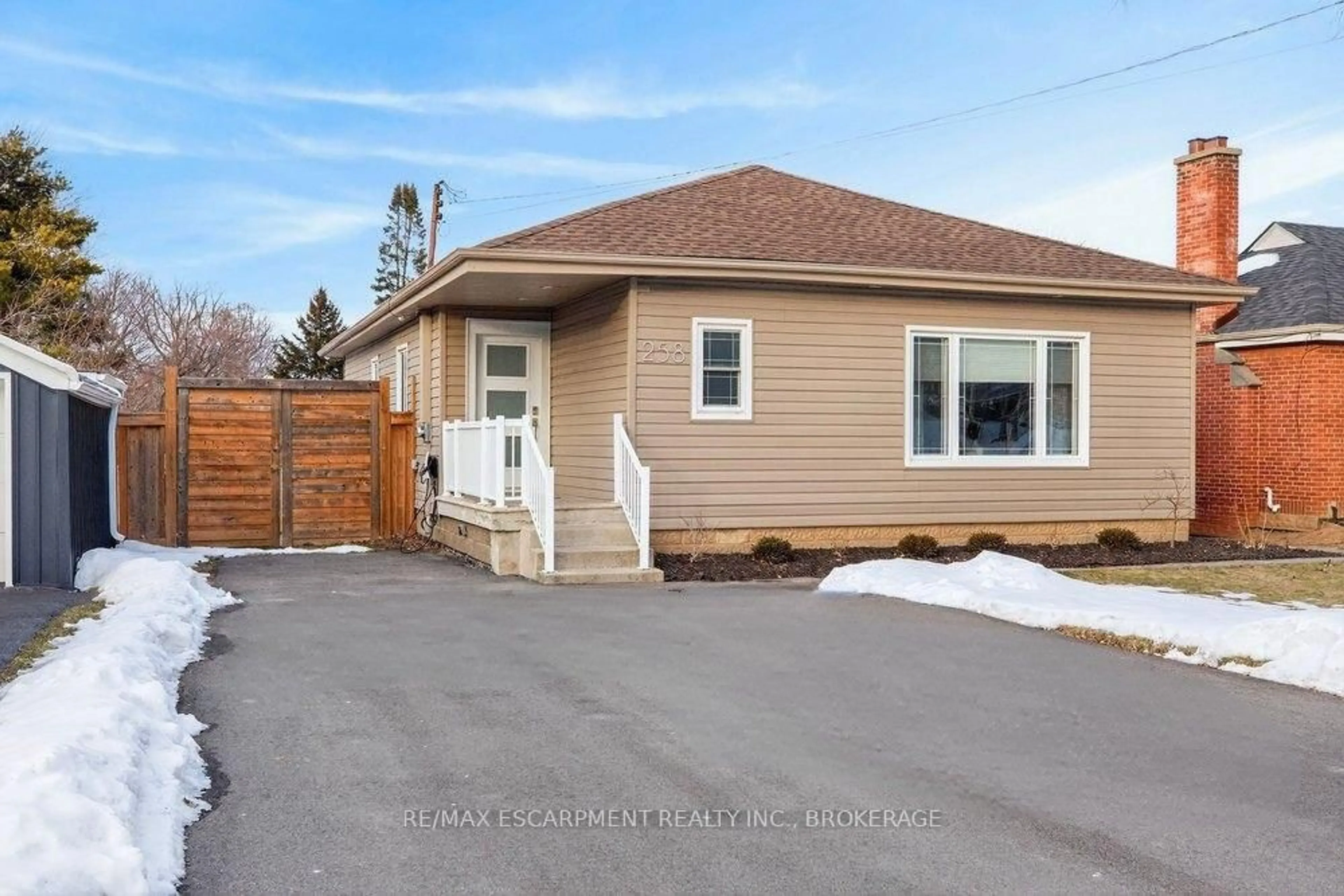 Home with vinyl exterior material, street for 258 Sanatorium Rd, Hamilton Ontario L9C 1Z9