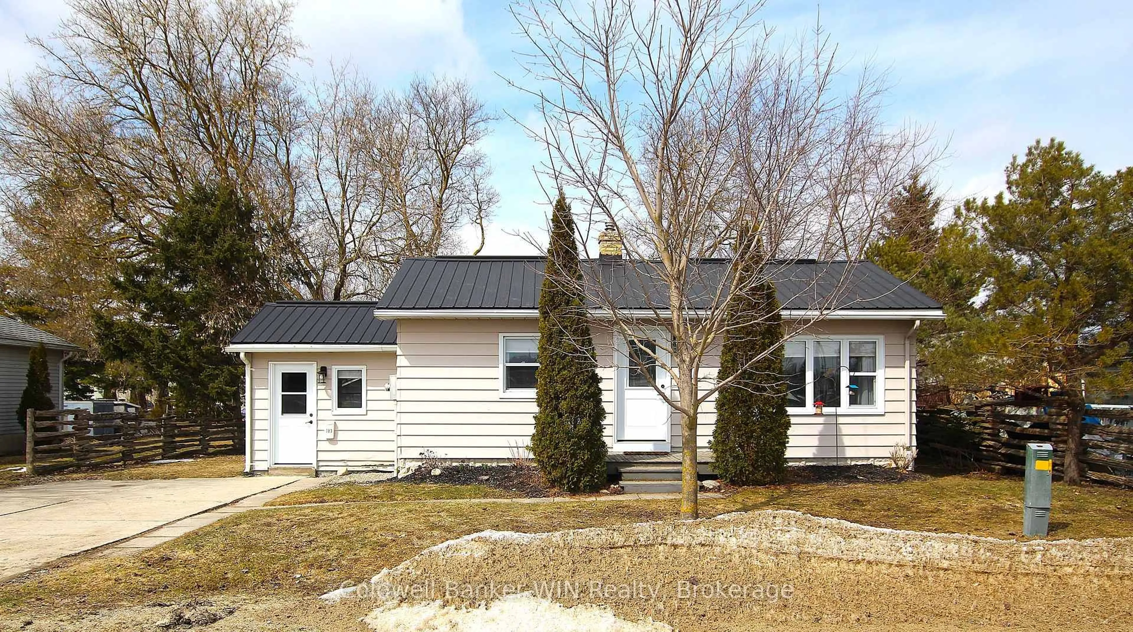 Home with vinyl exterior material, street for 383 Wellington St, Wellington North Ontario N0G 2L2