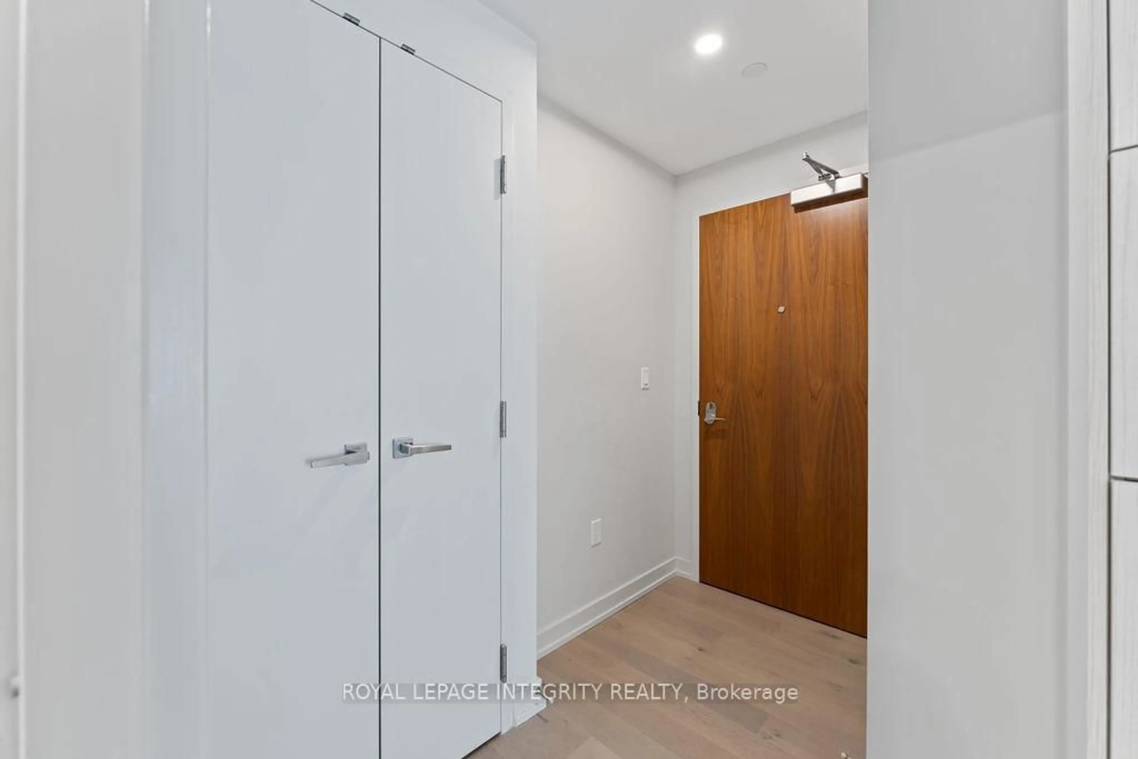 Indoor entryway for 101 Queen St #802, Ottawa Ontario K1P 0B7