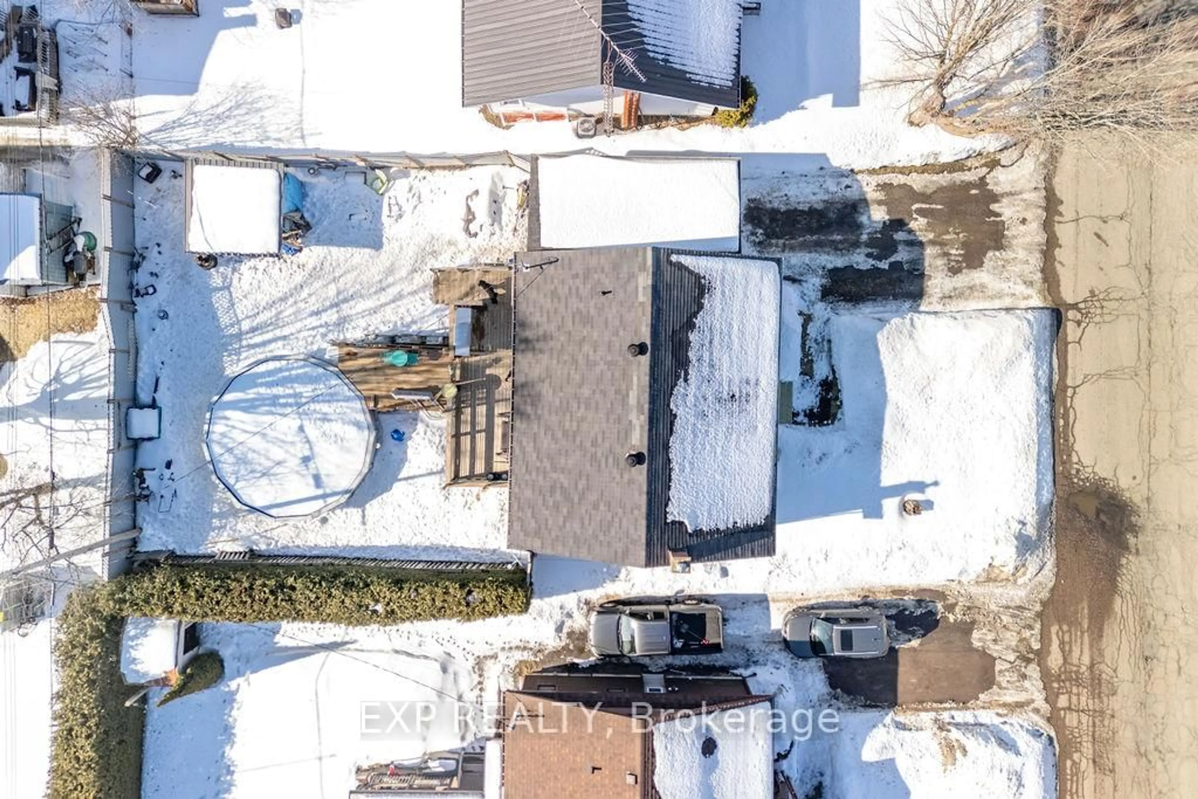 A pic from outside/outdoor area/front of a property/back of a property/a pic from drone, street for 478 New St, Renfrew Ontario K7V 1G8