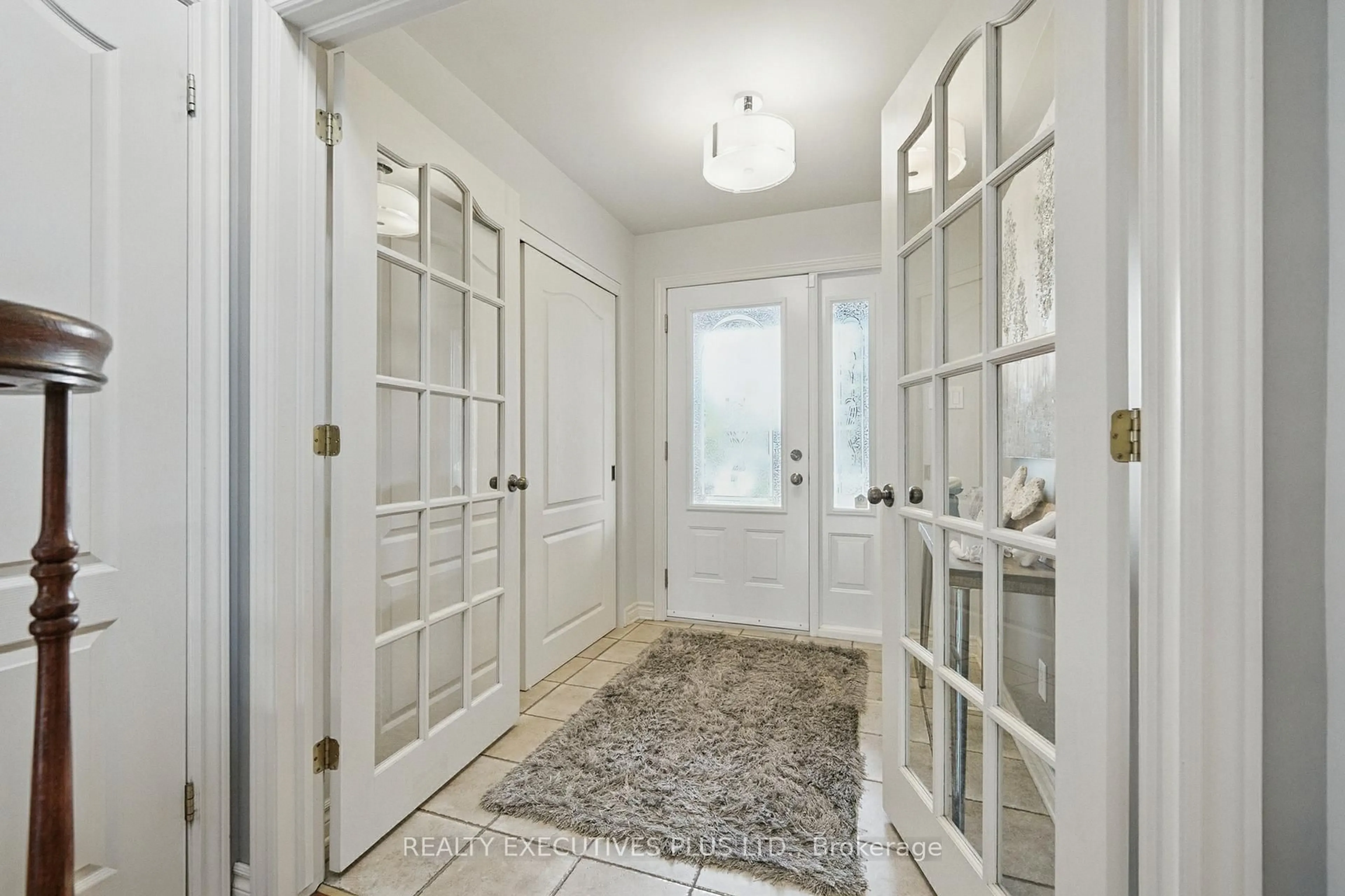 Indoor entryway for 2709 Sylvain St, Clarence-Rockland Ontario K4K 1S6