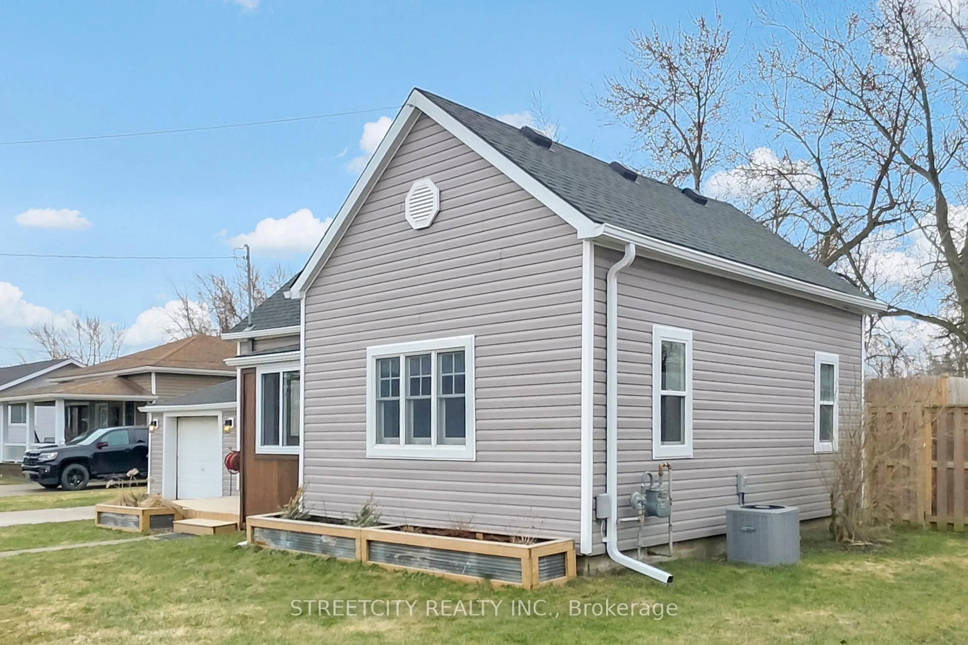 Home with vinyl exterior material, street for 190 King St, Southwest Middlesex Ontario N0L 1M0