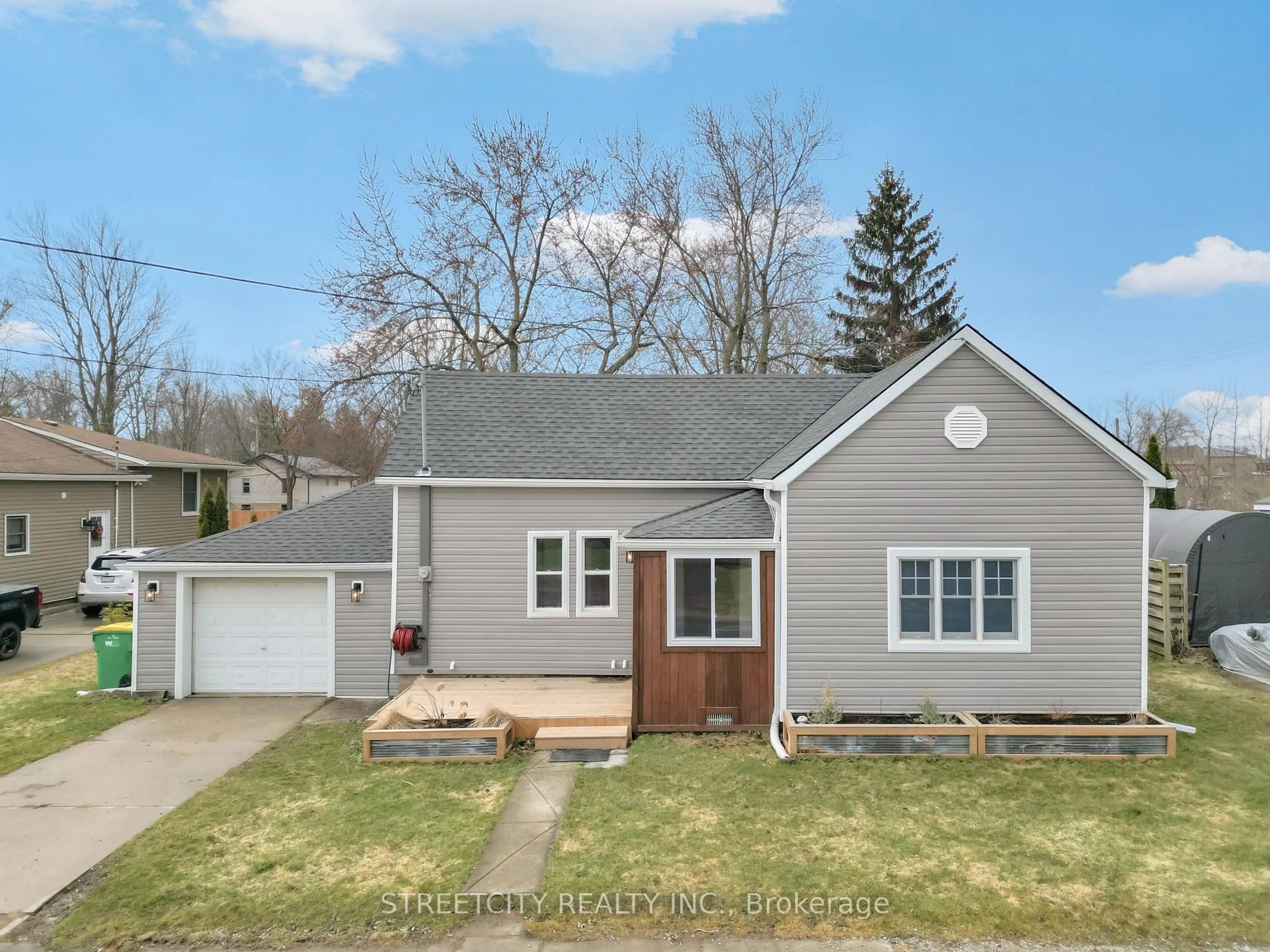 Home with vinyl exterior material, street for 190 King St, Southwest Middlesex Ontario N0L 1M0