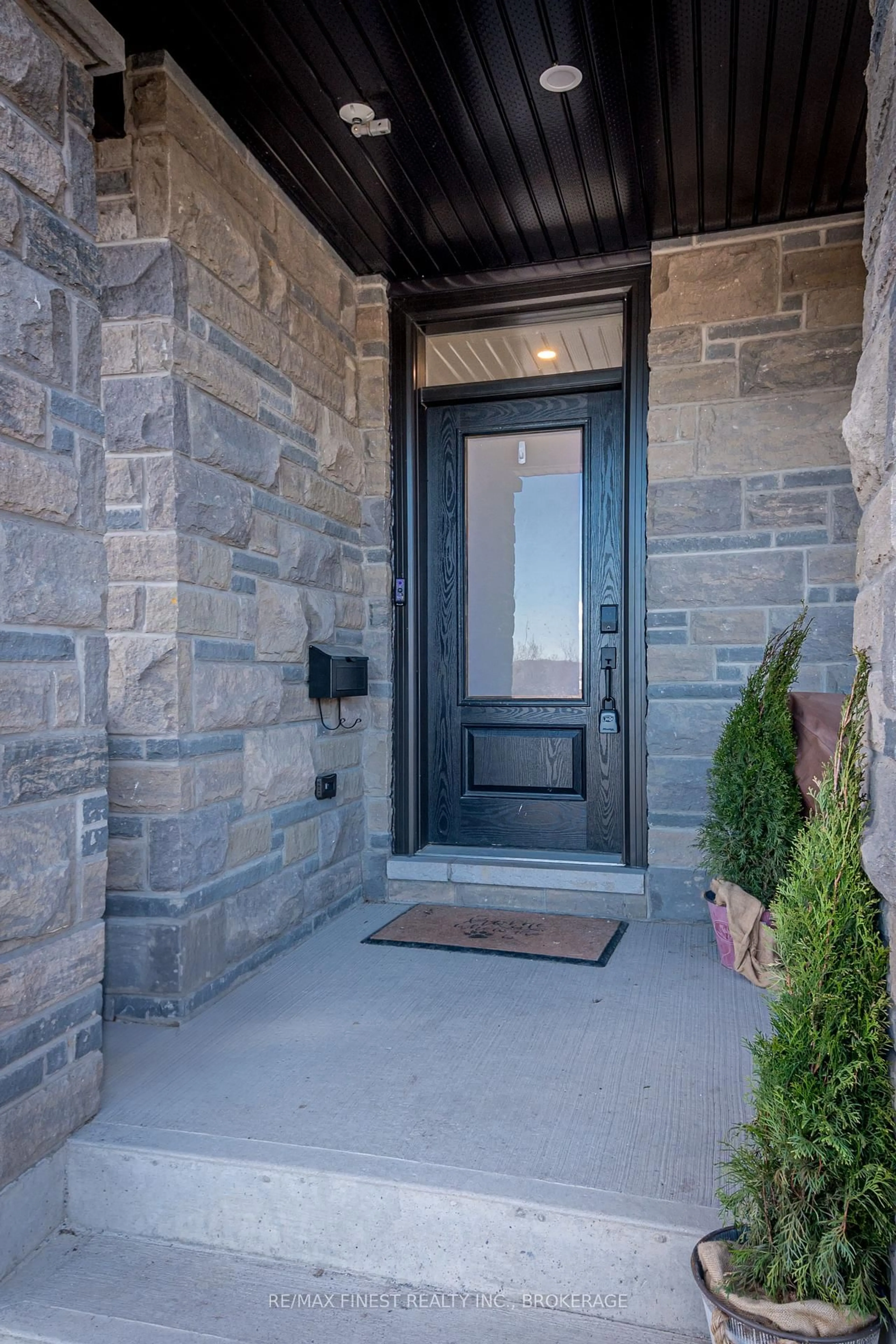 Indoor entryway for 1235 Waterside Way, Kingston Ontario K7K 0J1