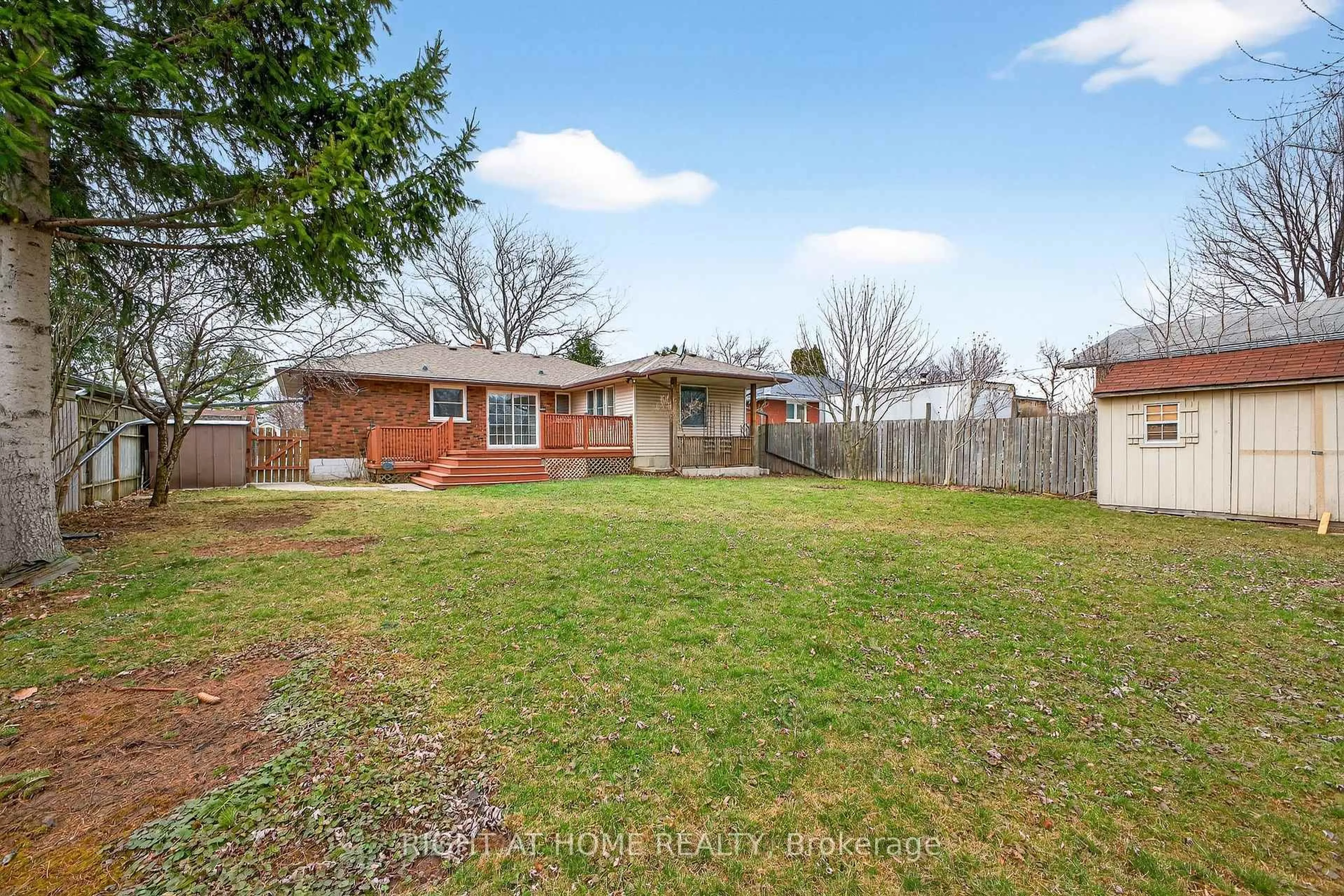 A pic from outside/outdoor area/front of a property/back of a property/a pic from drone, street for 226 Bel Air Ave, Hamilton Ontario L8E 5K2