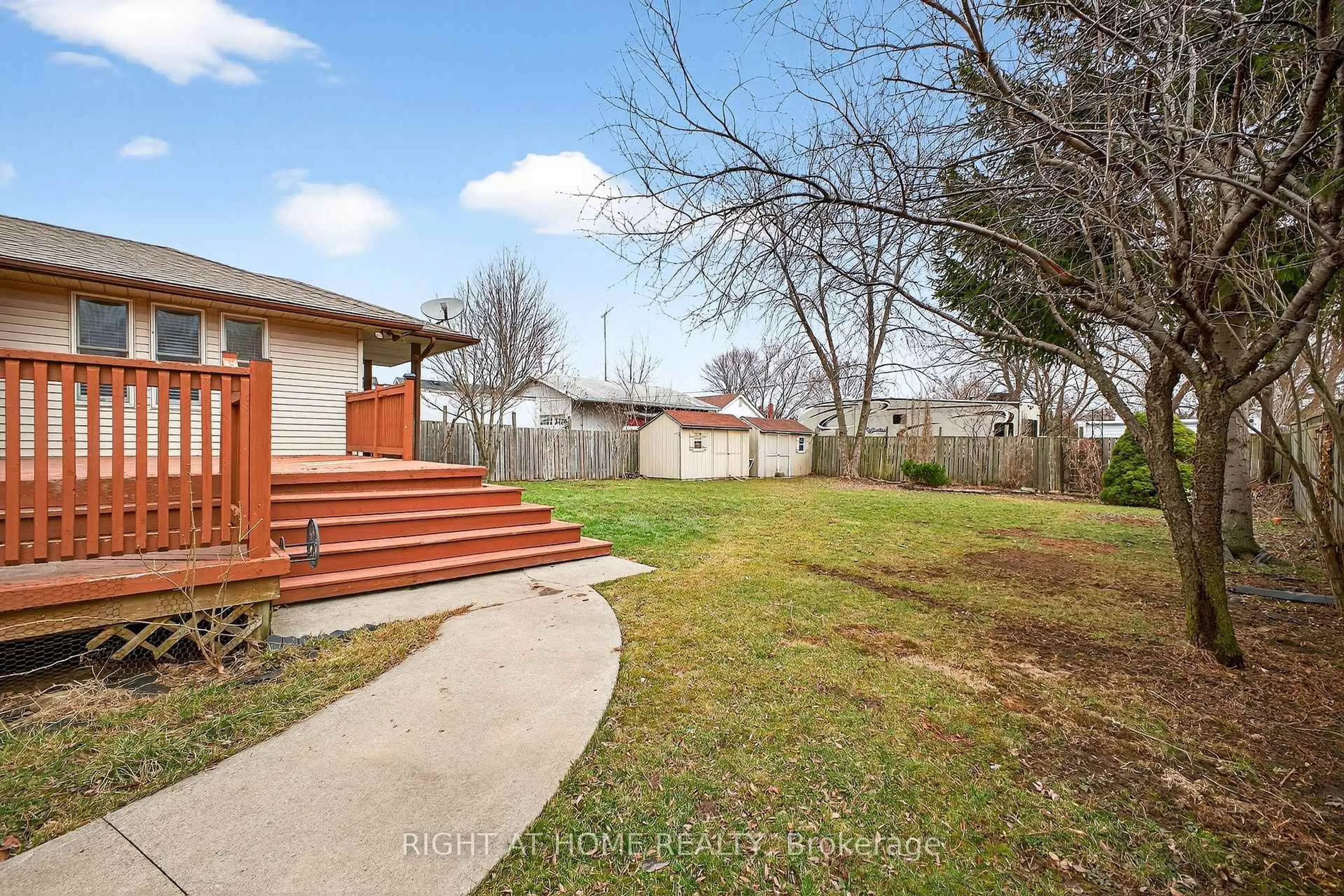 Patio, street for 226 Bel Air Ave, Hamilton Ontario L8E 5K2