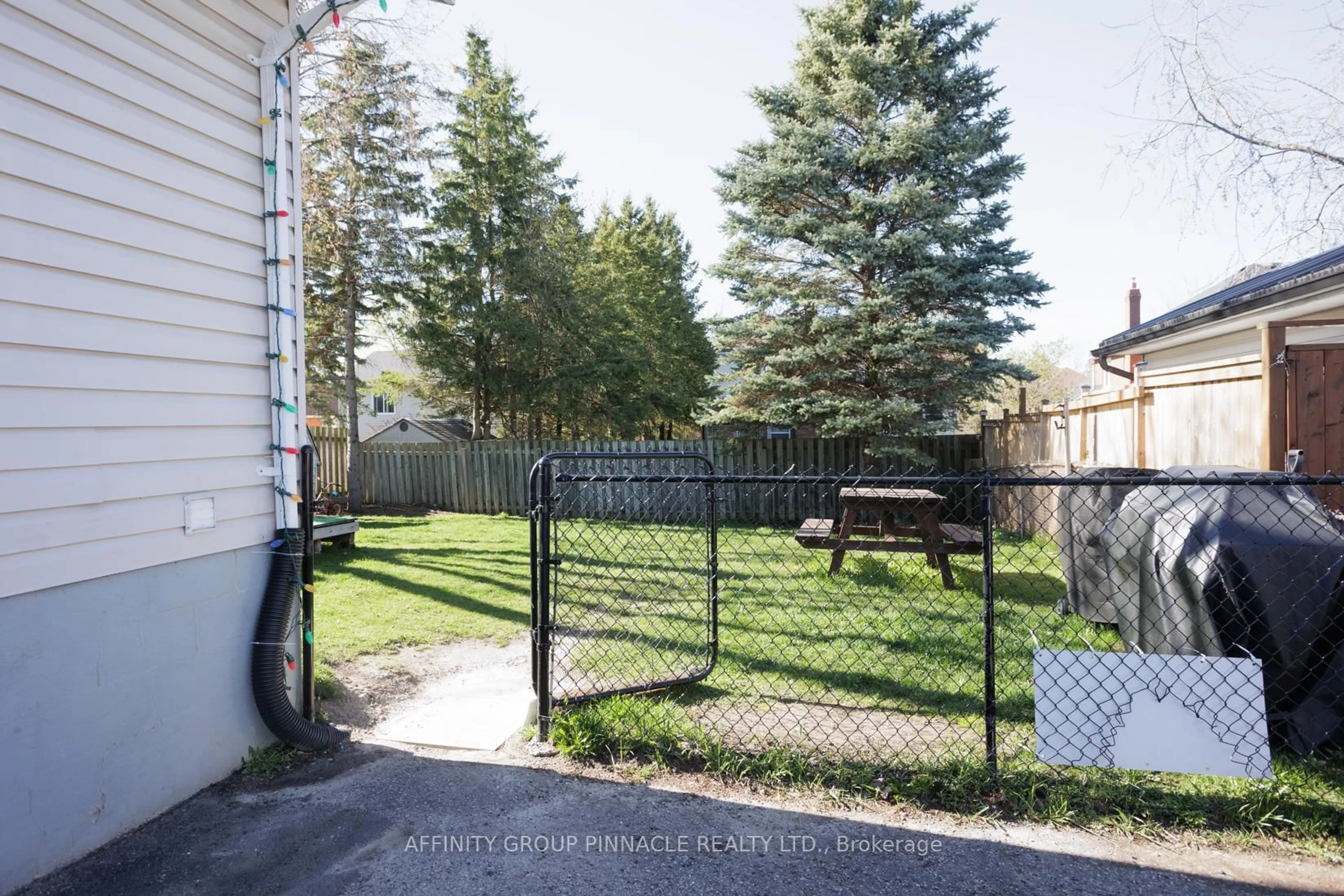 A pic from outside/outdoor area/front of a property/back of a property/a pic from drone, street for 178 Colborne St, Kawartha Lakes Ontario K9V 6A1