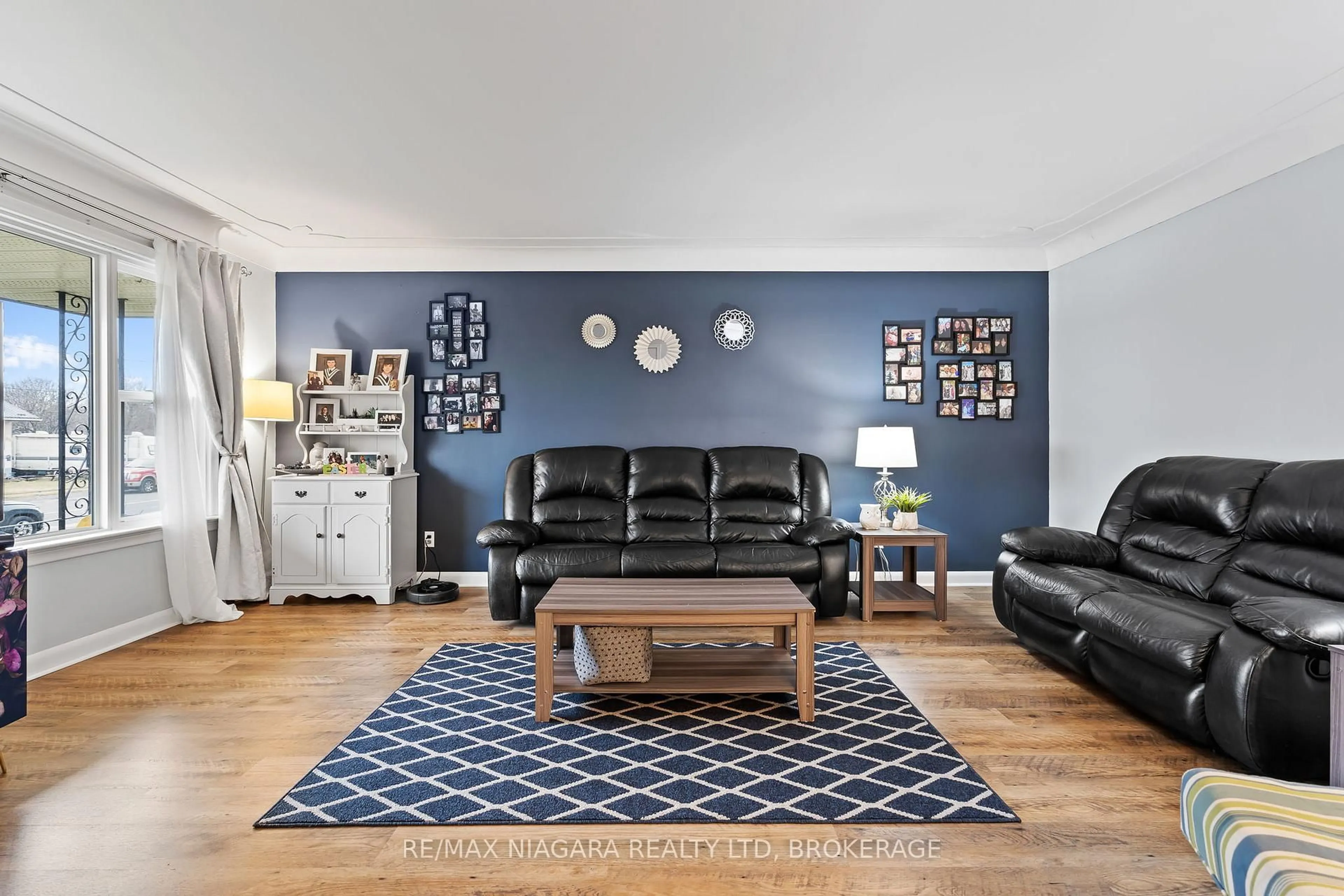 Living room with furniture, unknown for 96 Clarke St, Port Colborne Ontario L3K 2G3