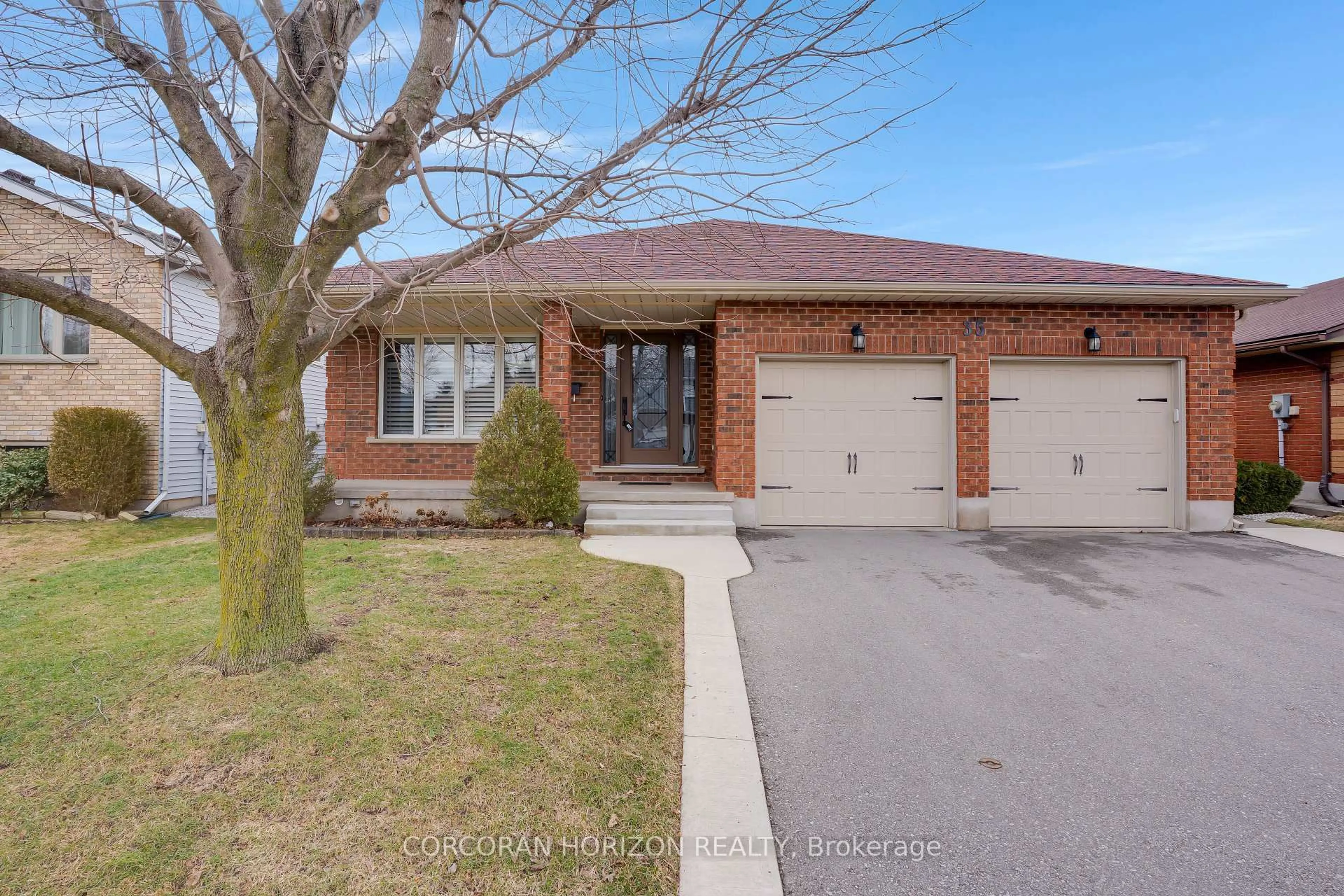 Home with brick exterior material, street for 35 Southview Cres, Cambridge Ontario N1P 1A3