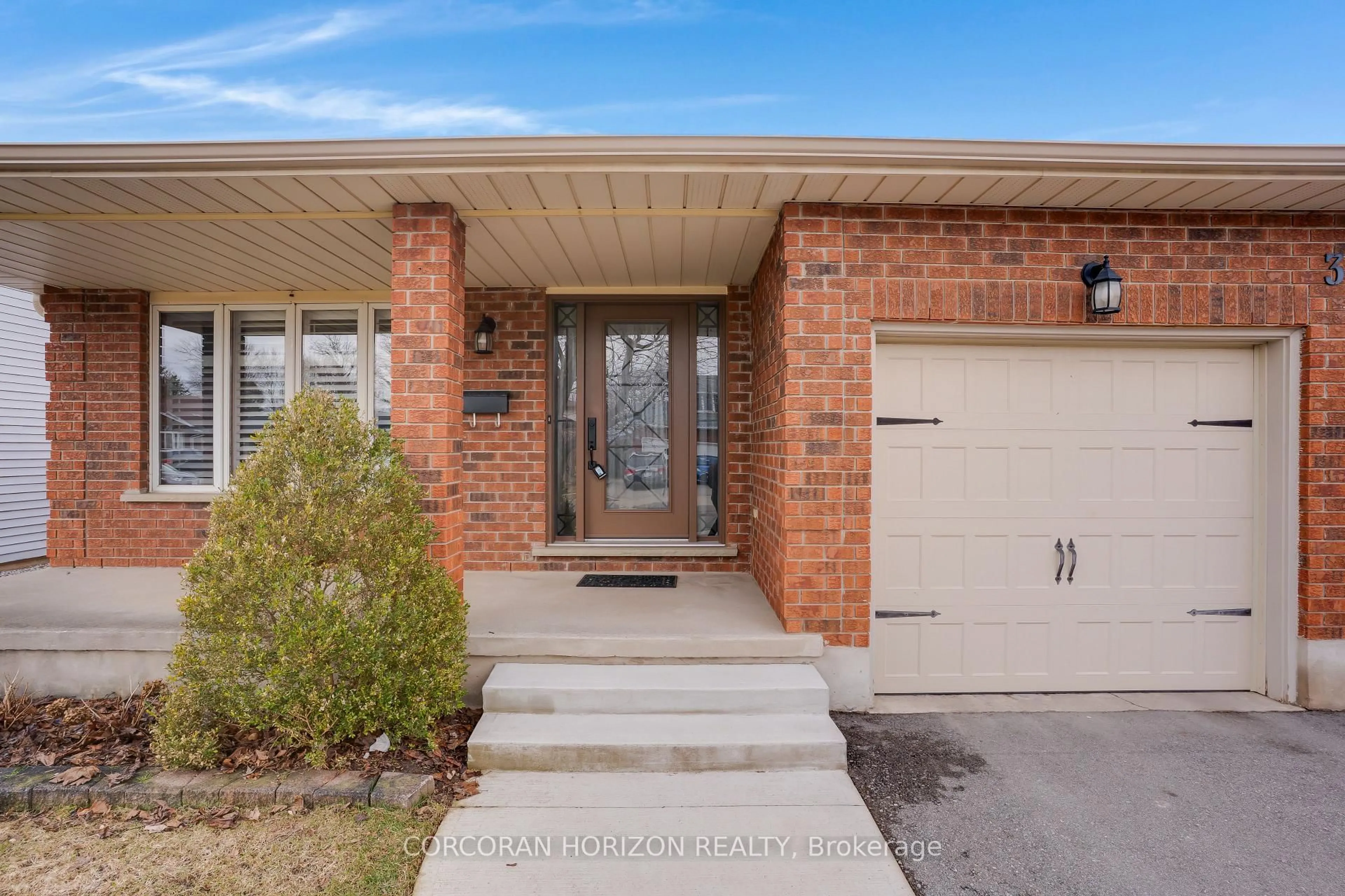 Home with brick exterior material, street for 35 Southview Cres, Cambridge Ontario N1P 1A3
