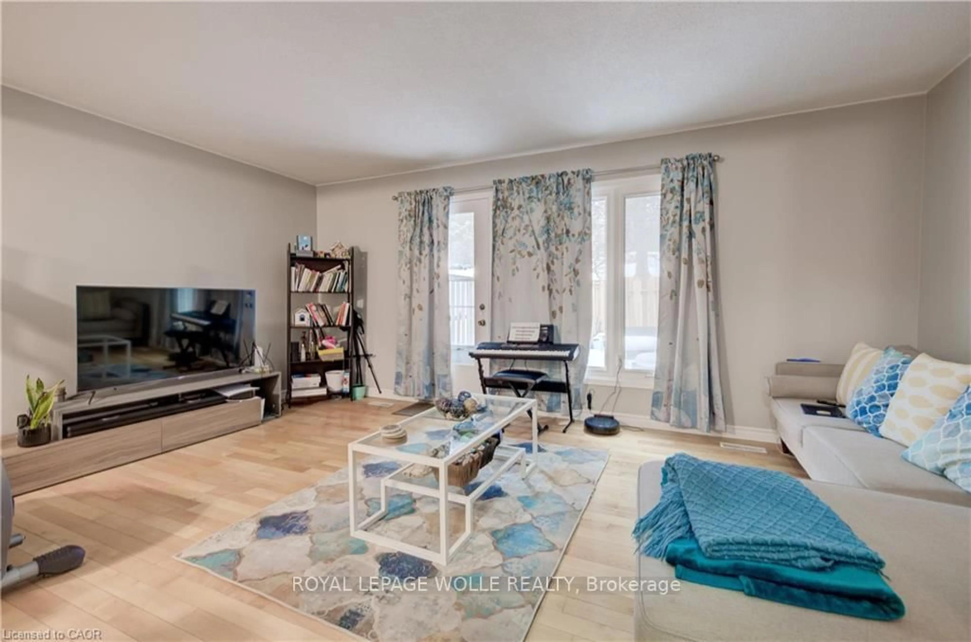 Living room with furniture, unknown for 206 Green Valley Dr #30, Kitchener Ontario N2P 1G9