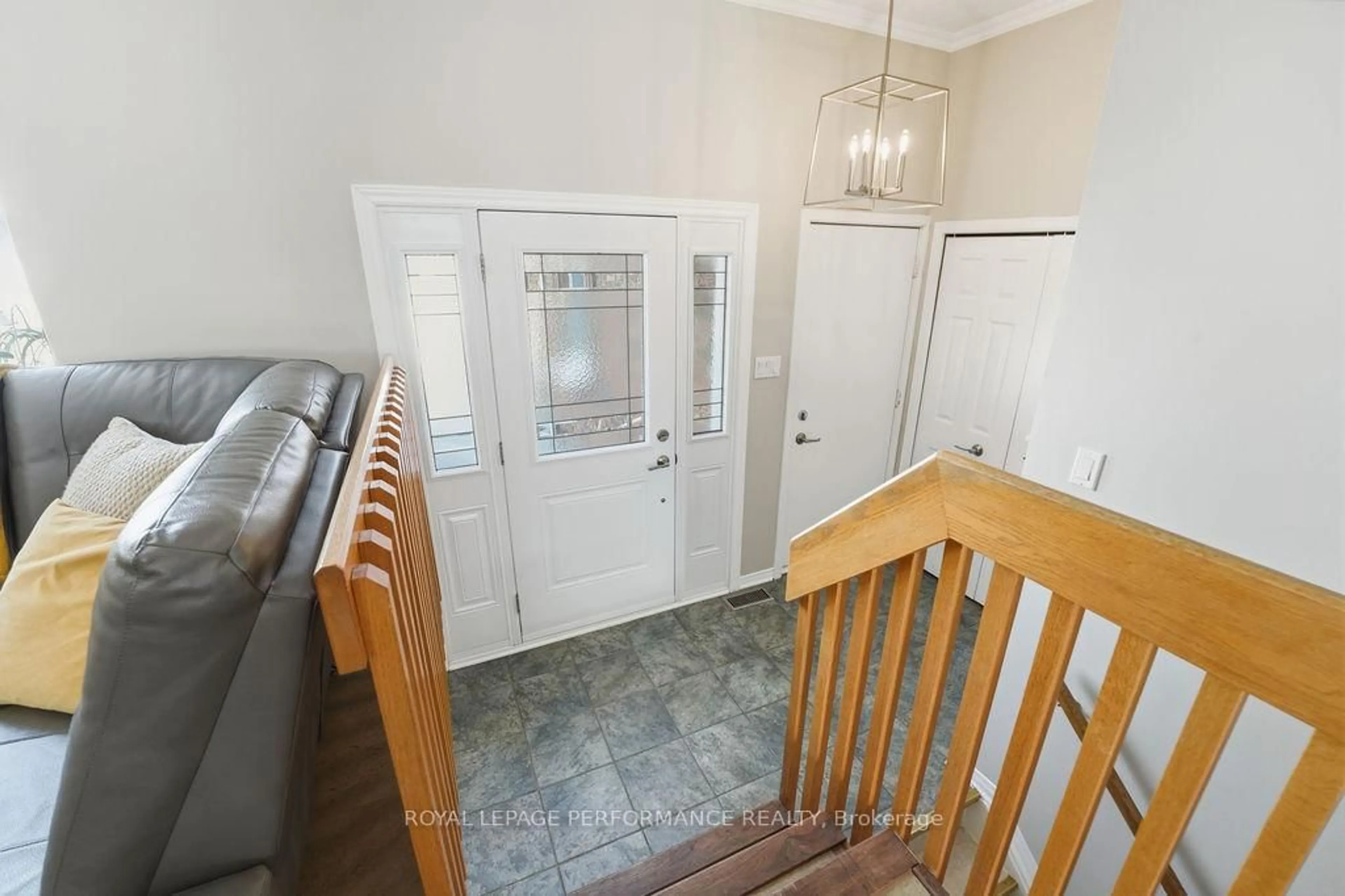 Indoor entryway for 333 Bonavista St, Clarence-Rockland Ontario K4K 1N7