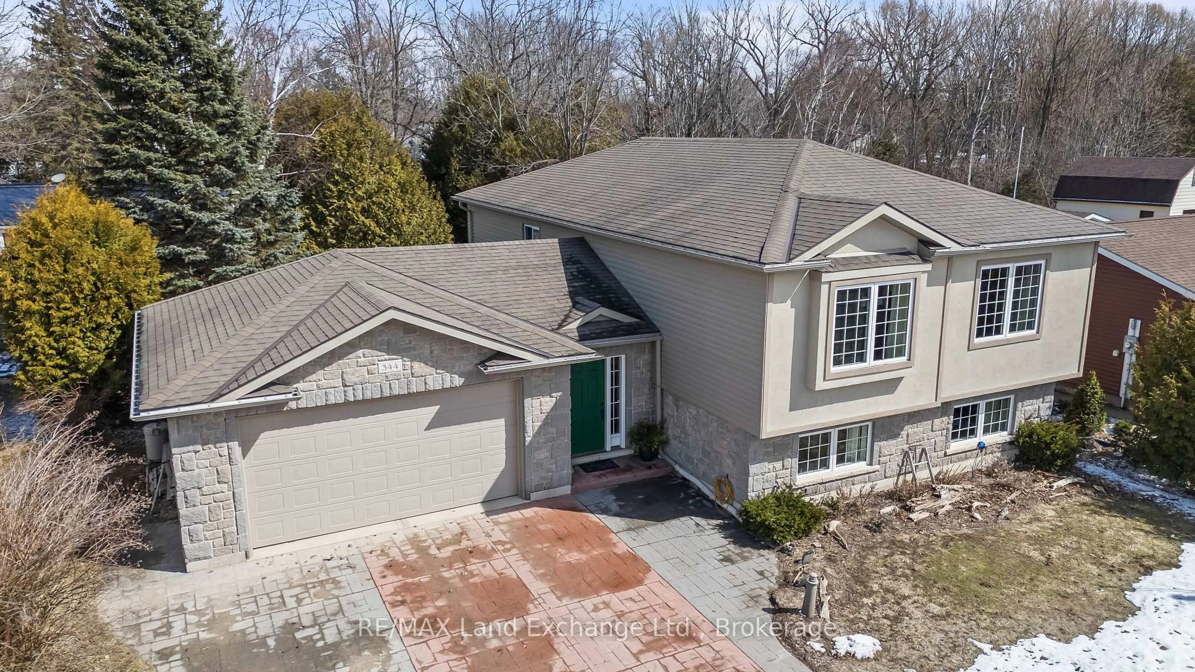 A pic from outside/outdoor area/front of a property/back of a property/a pic from drone, street for 344 Lansdowne St, Saugeen Shores Ontario N0H 2L0